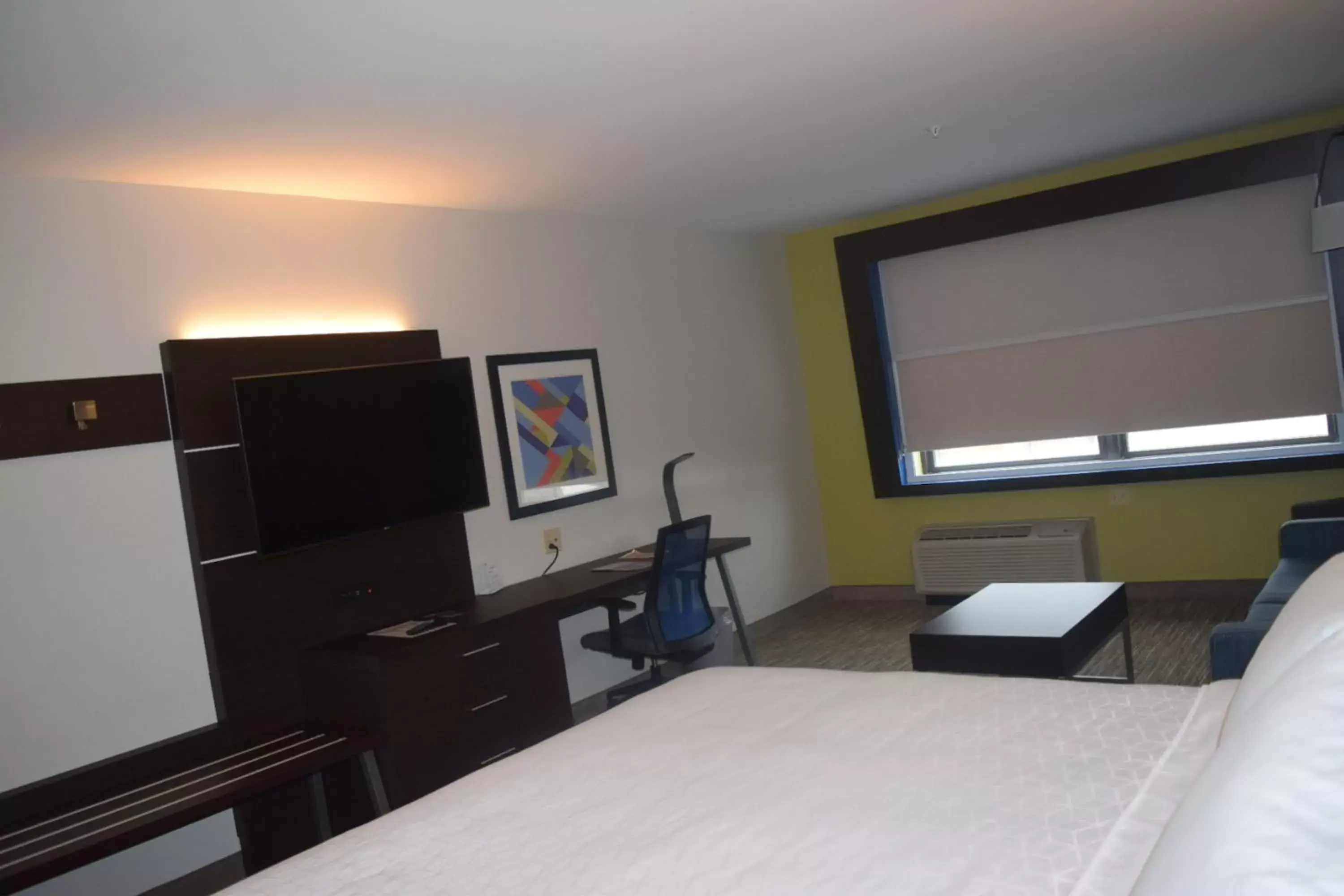 Photo of the whole room, Bed in Holiday Inn Express & Suites - Middletown, an IHG Hotel