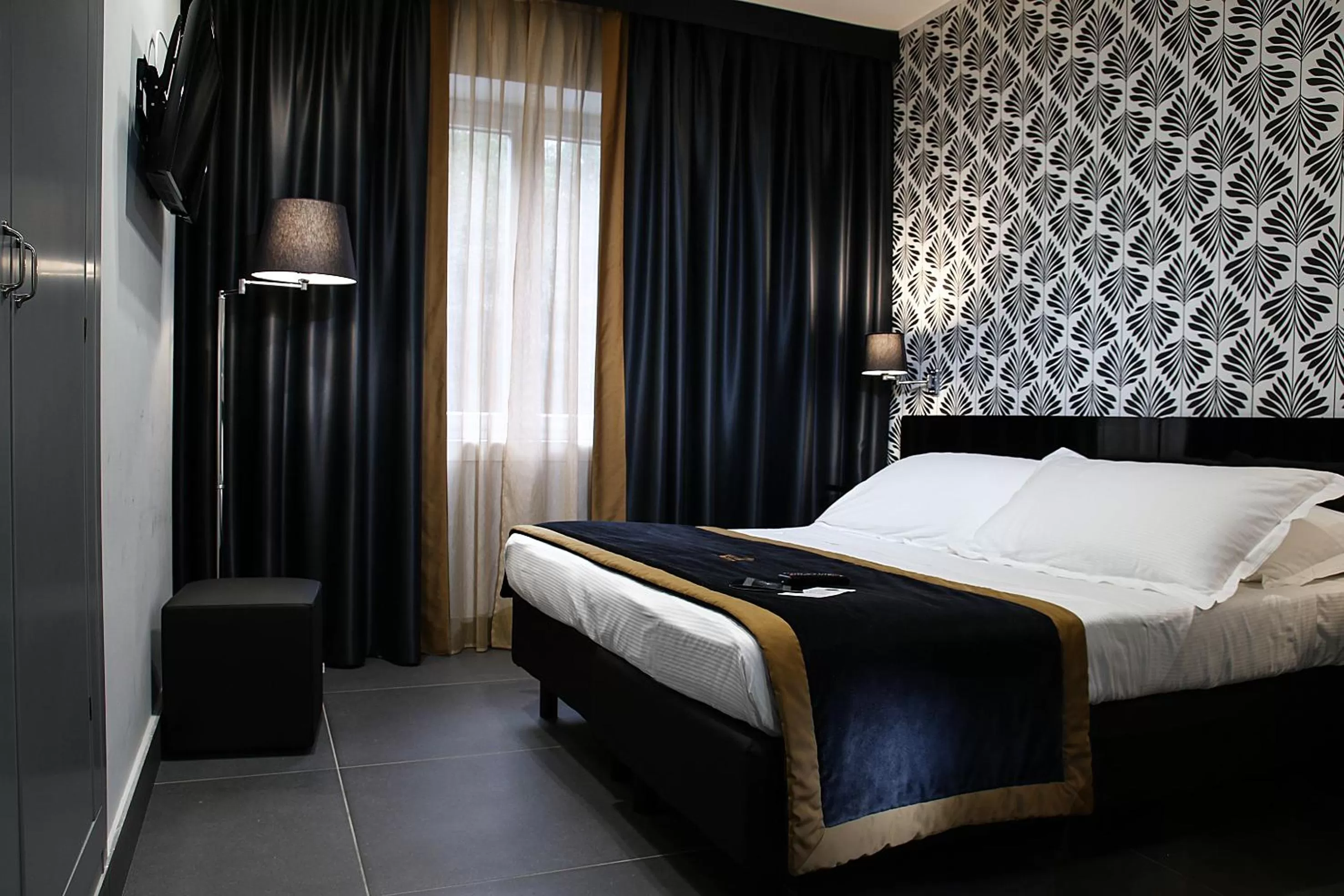 Photo of the whole room, Bed in Best Western JFK Hotel