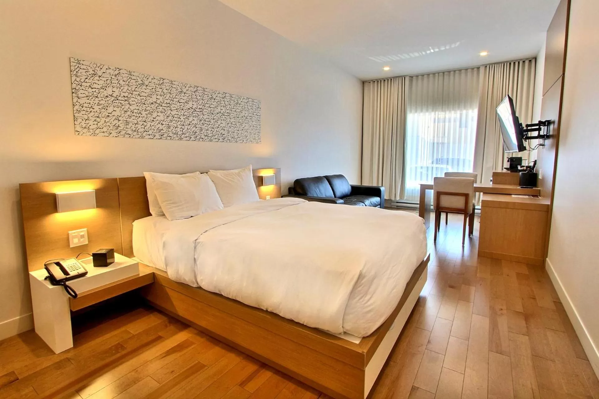 Photo of the whole room, Bed in Hôtel Le Navigateur