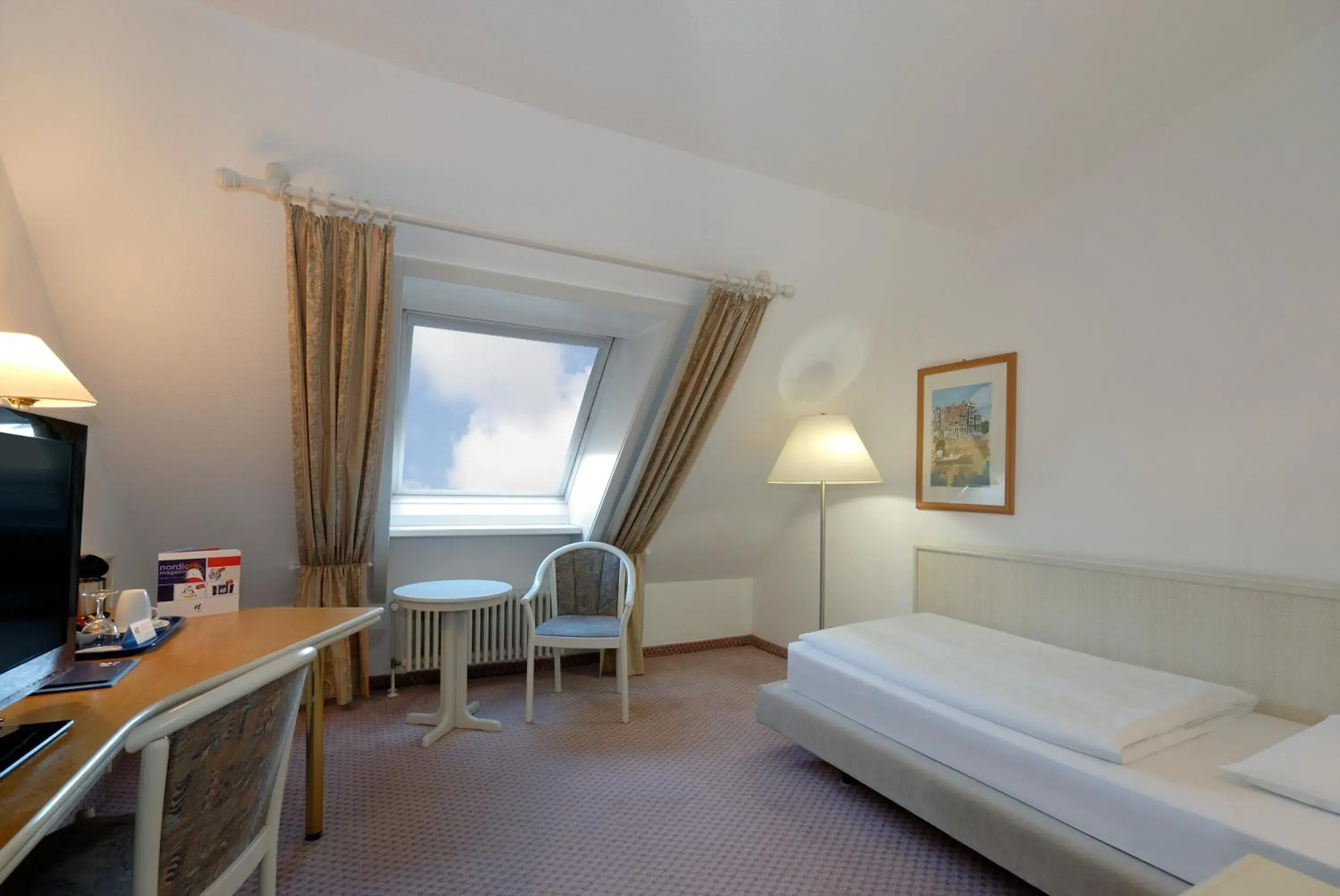 Bed, Seating Area in Hotel Stuttgart Sindelfingen City by Tulip Inn