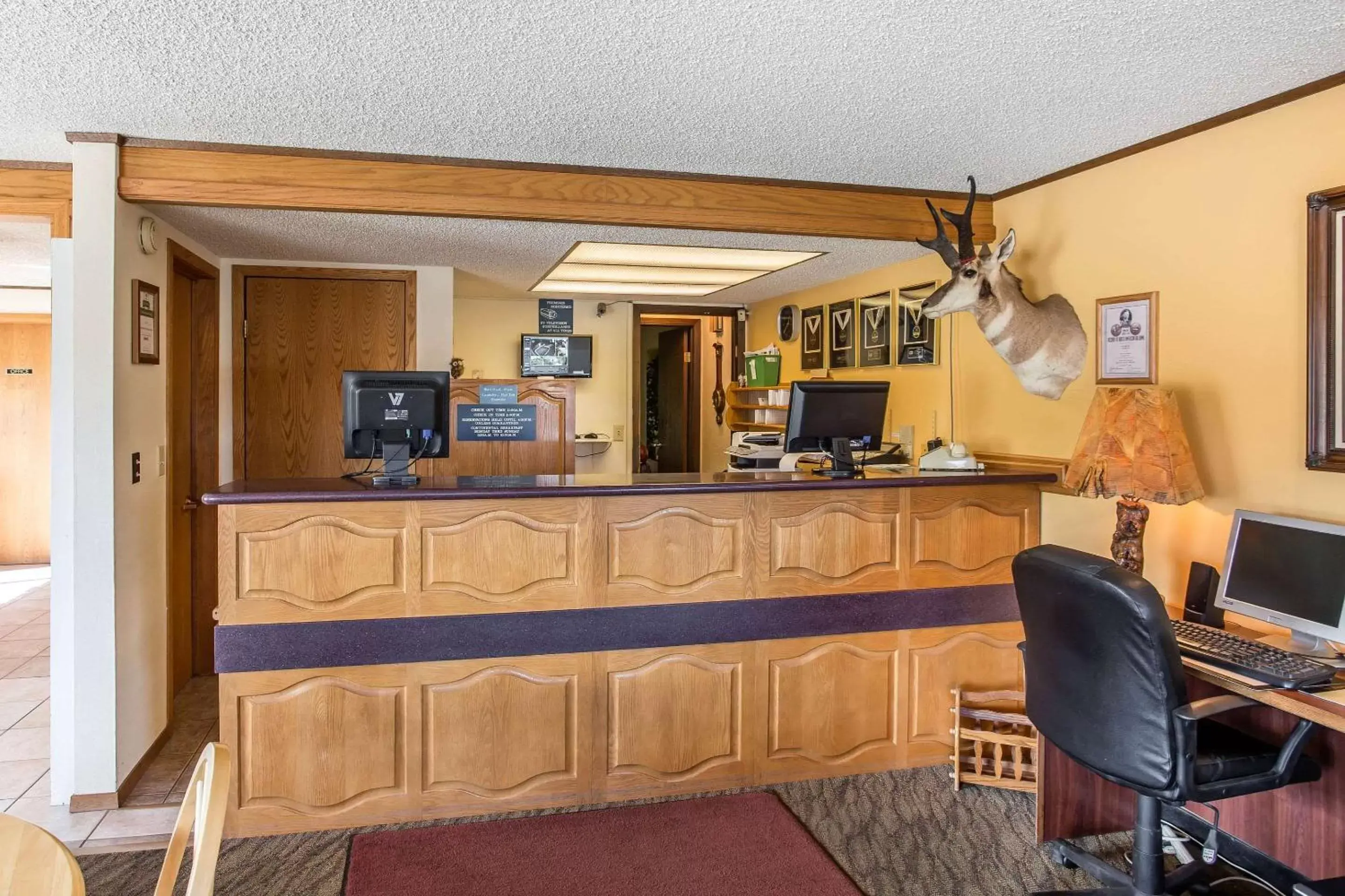 Lobby or reception in Rodeway Inn Pronghorn Lodge