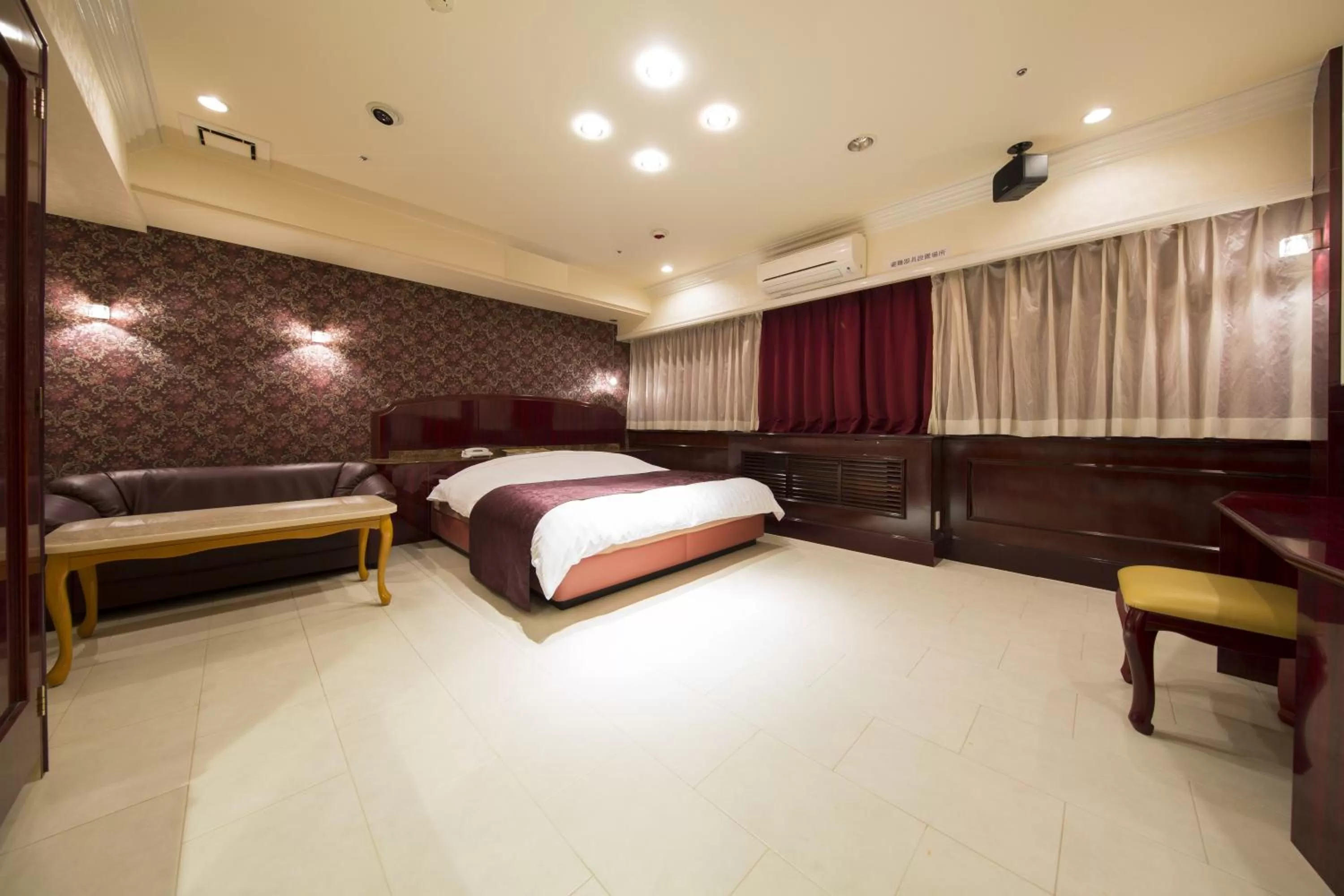 Photo of the whole room, Bed in Hotel Alps