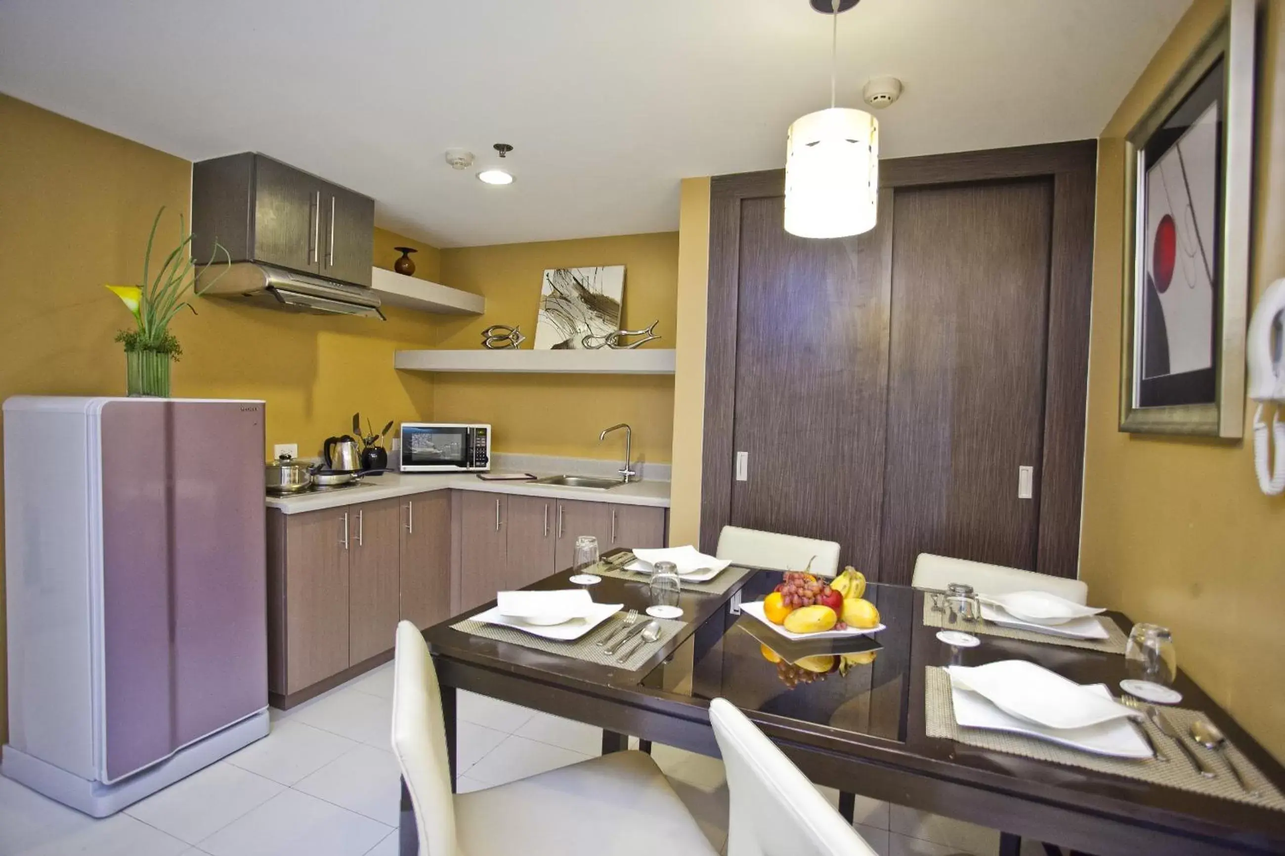 Kitchen or kitchenette, Kitchen/Kitchenette in The Exchange Regency Residence Hotel Managed by HII