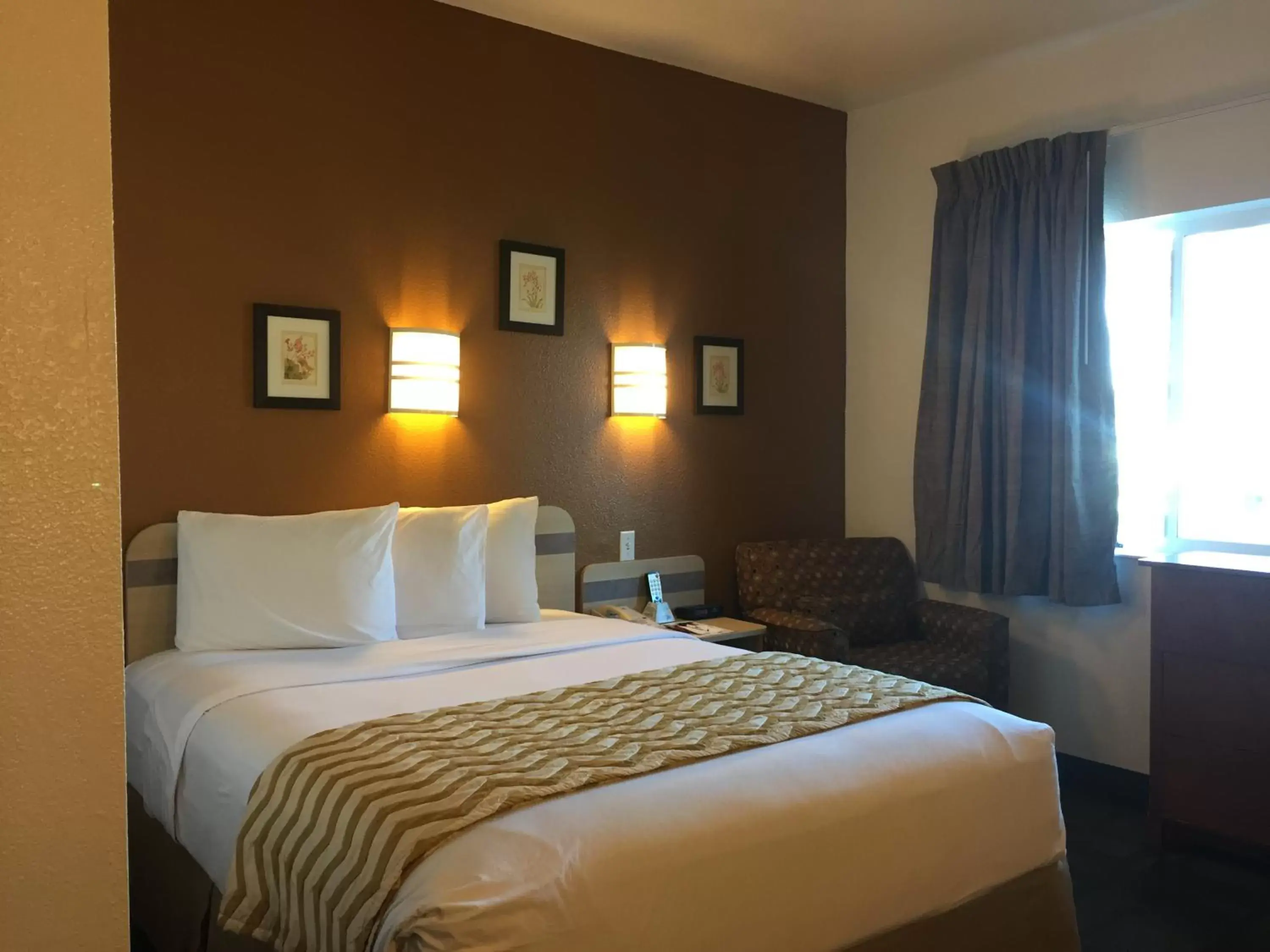 Bed in Quality Inn Yuba City-Marysville