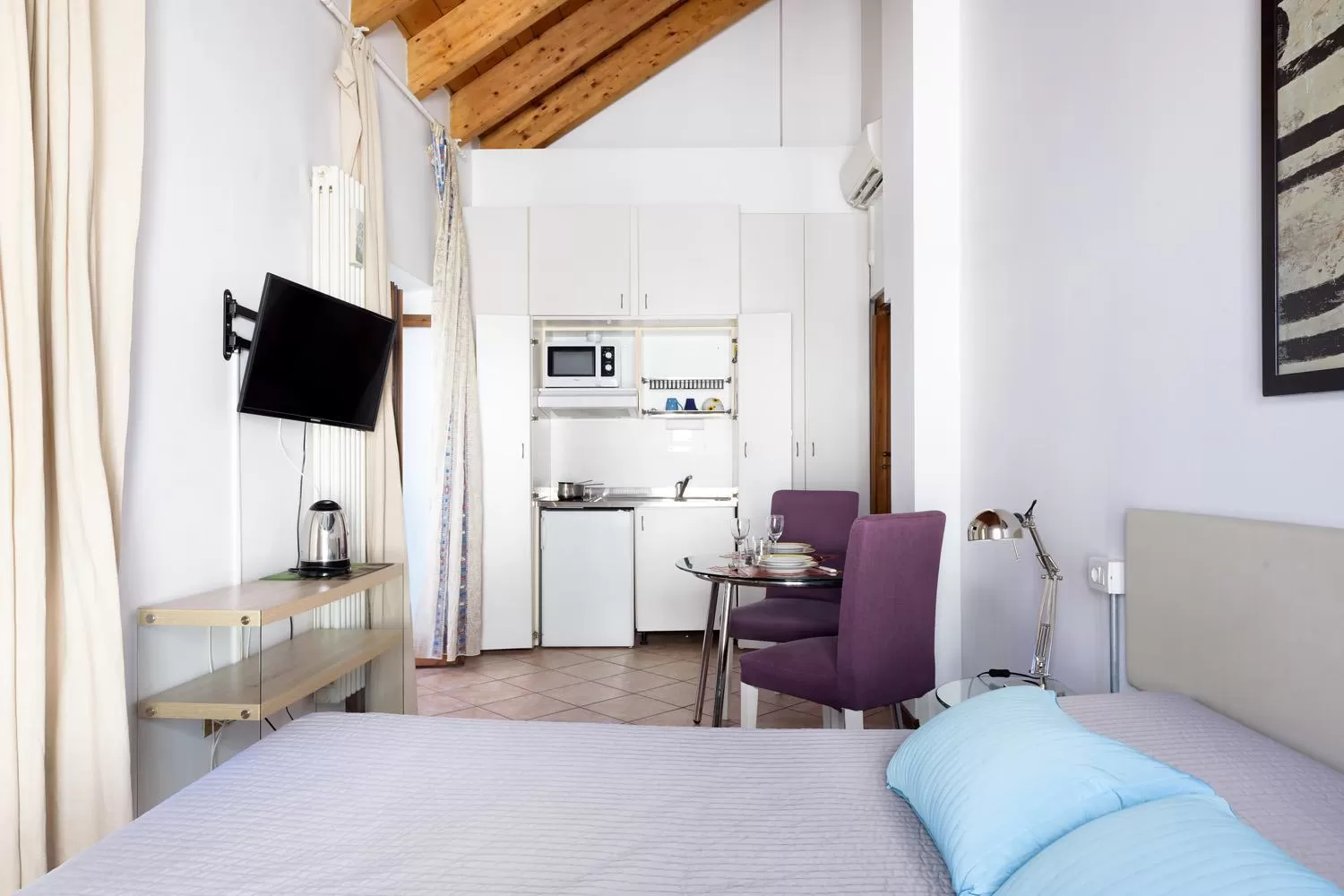 Photo of the whole room, Bed in Residence Diaz