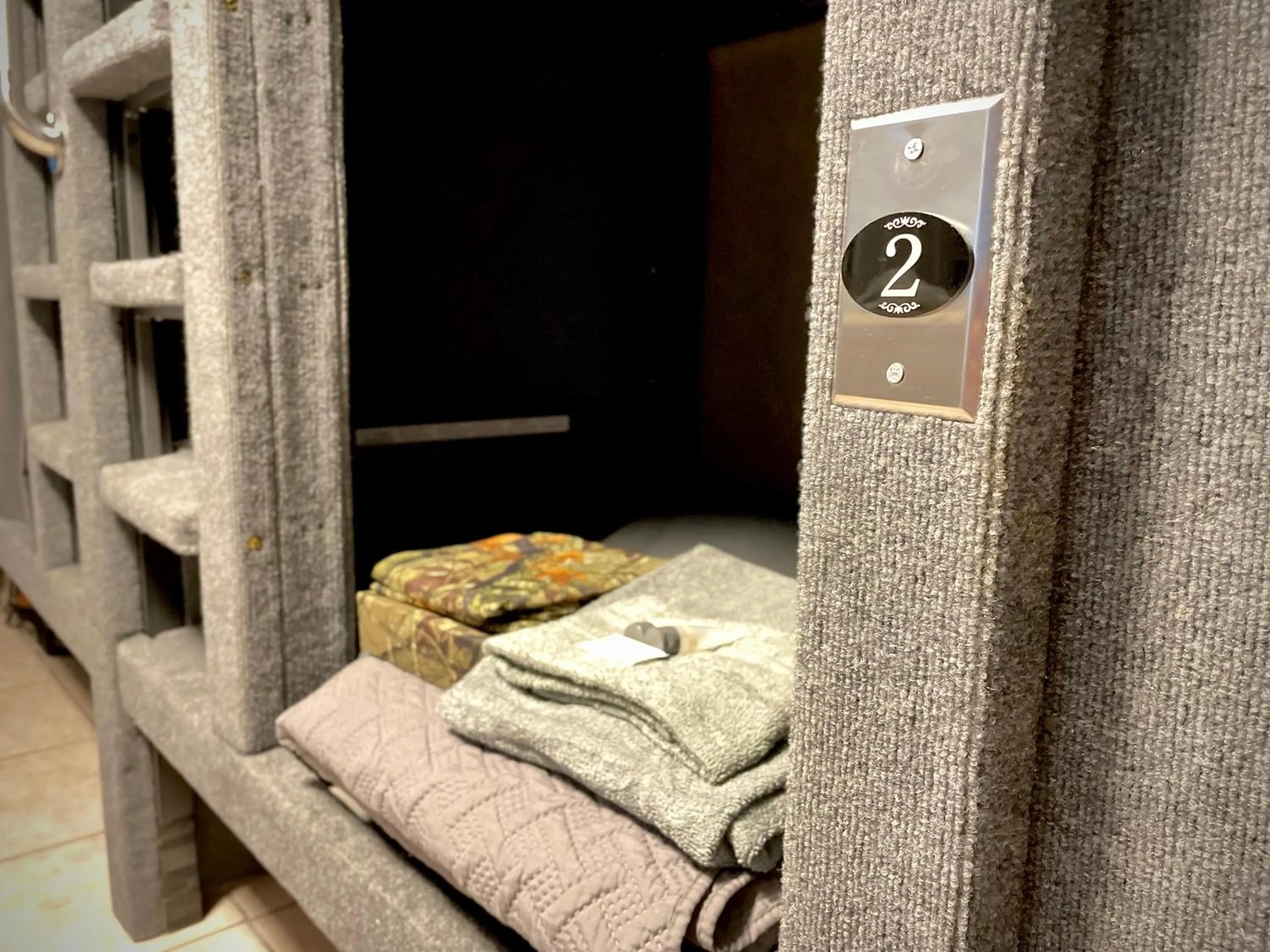 bunk bed, Bed in Sheridan Hostel