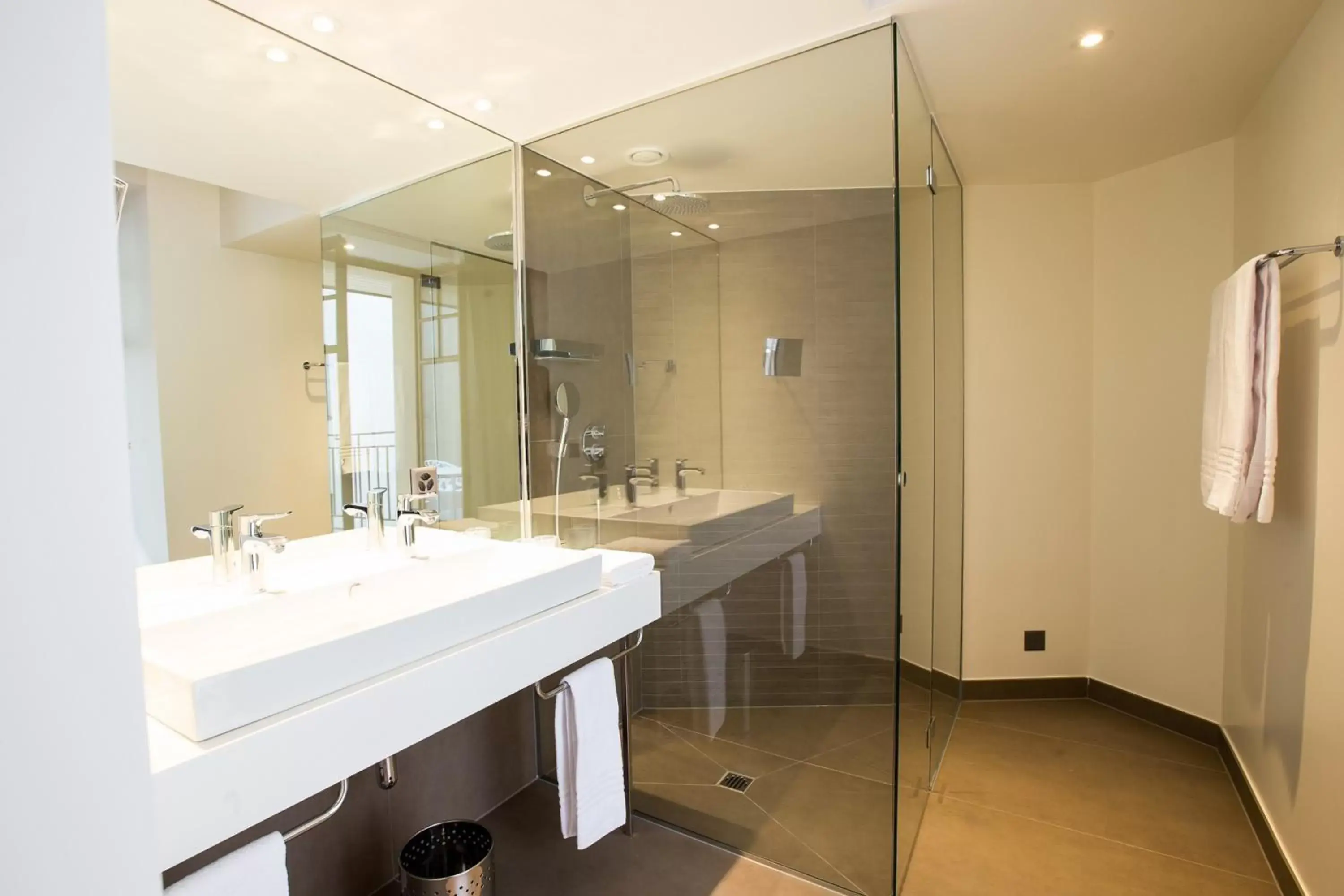 Bathroom in Hôtel des Voyageurs Boutique