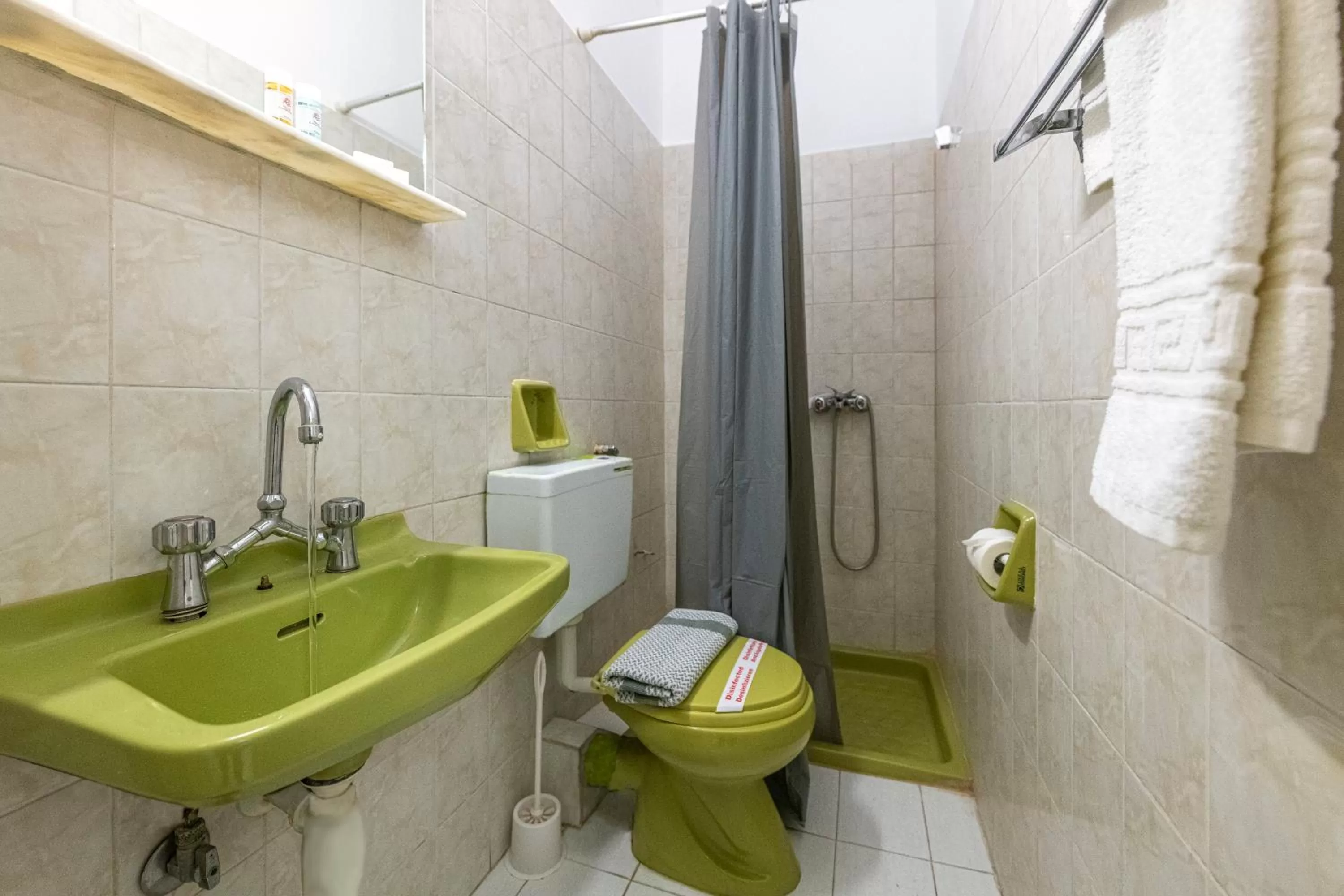 Bathroom in ROY Hotel