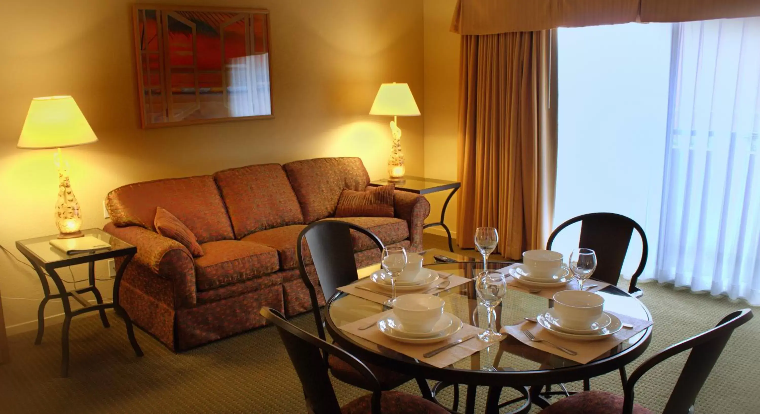 Seating area, Dining Area in San Luis Bay Inn