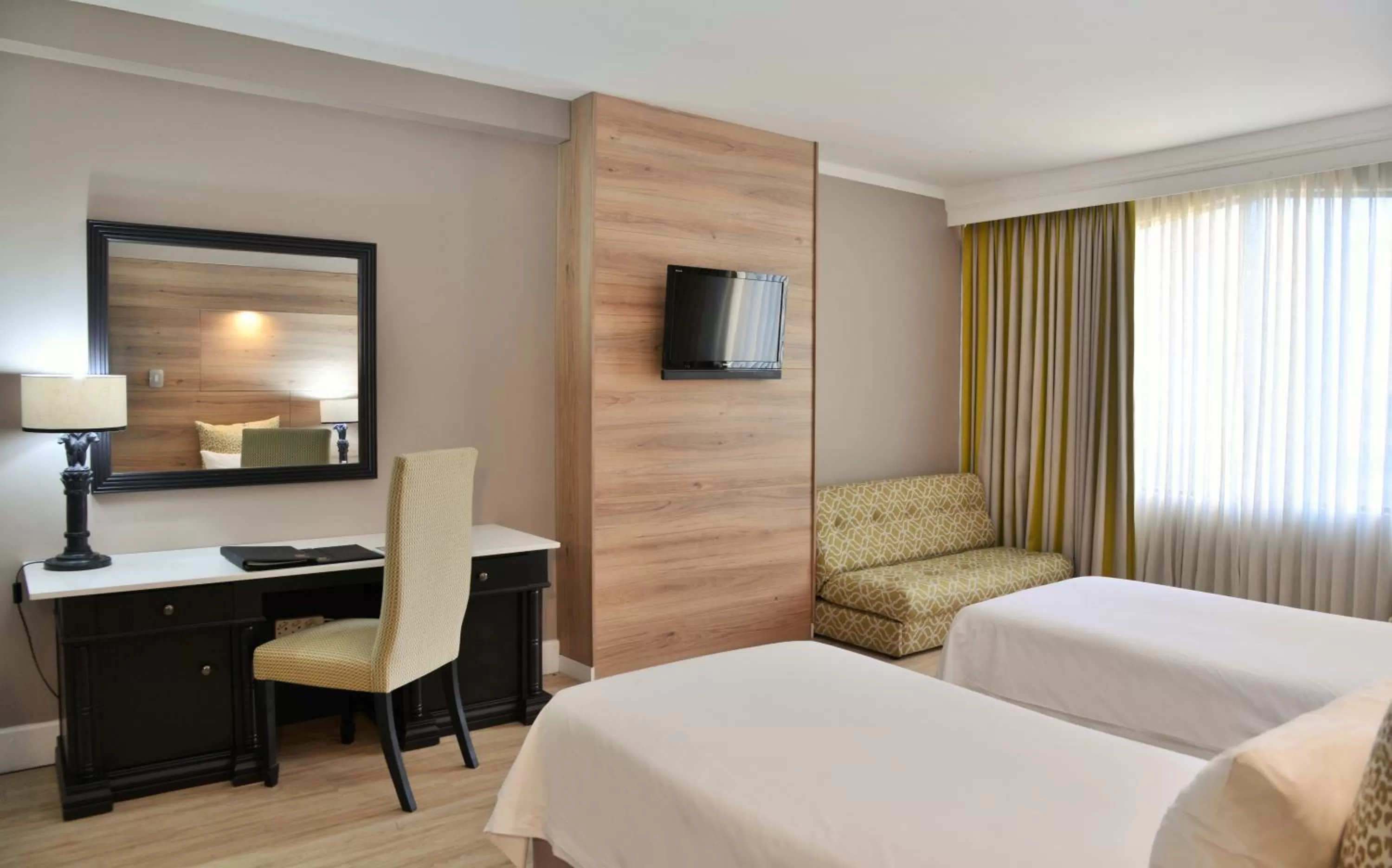 Photo of the whole room, Bed in The Capetonian - Halal