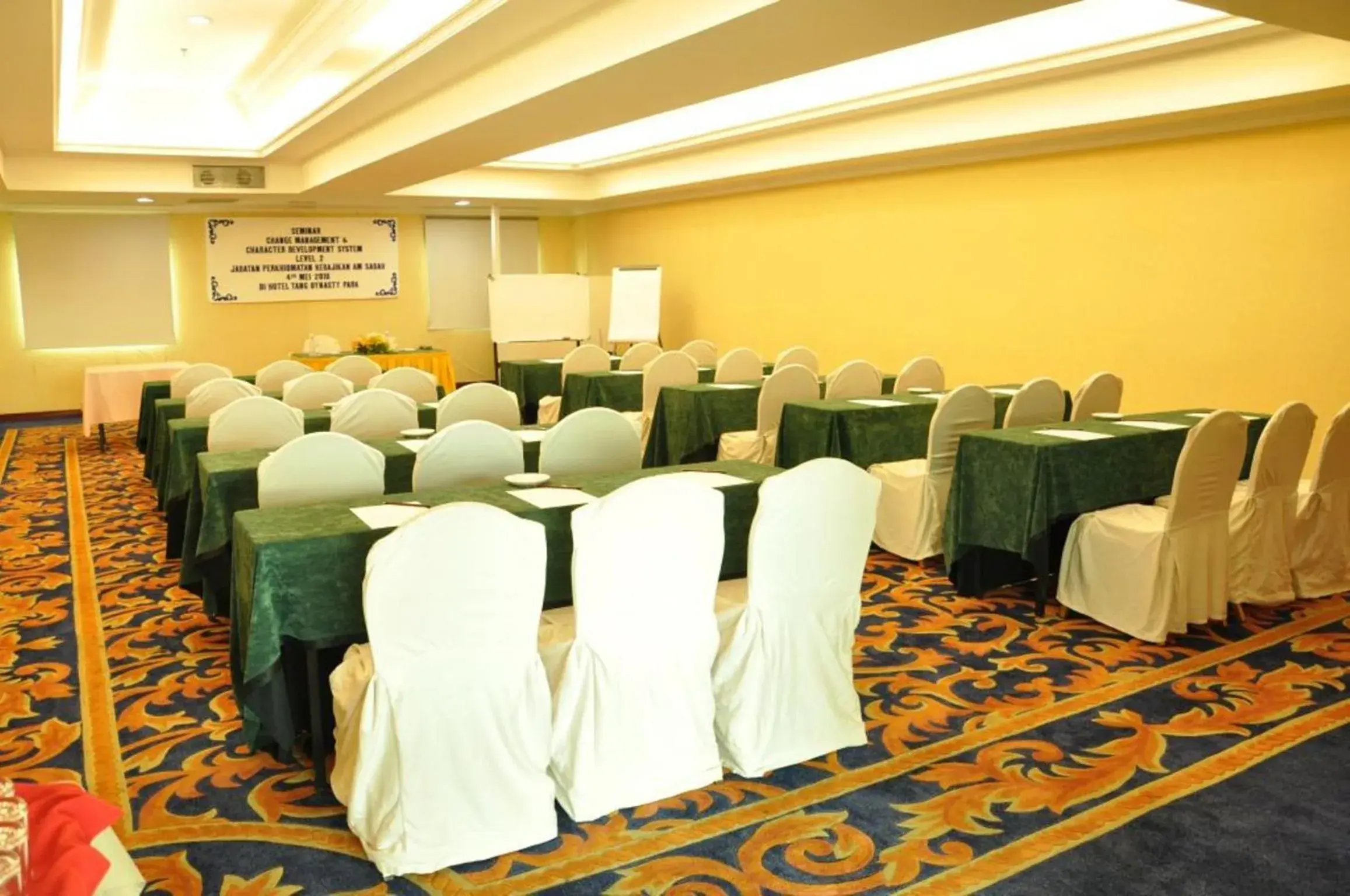 Business facilities in Tang Dynasty Park Hotel