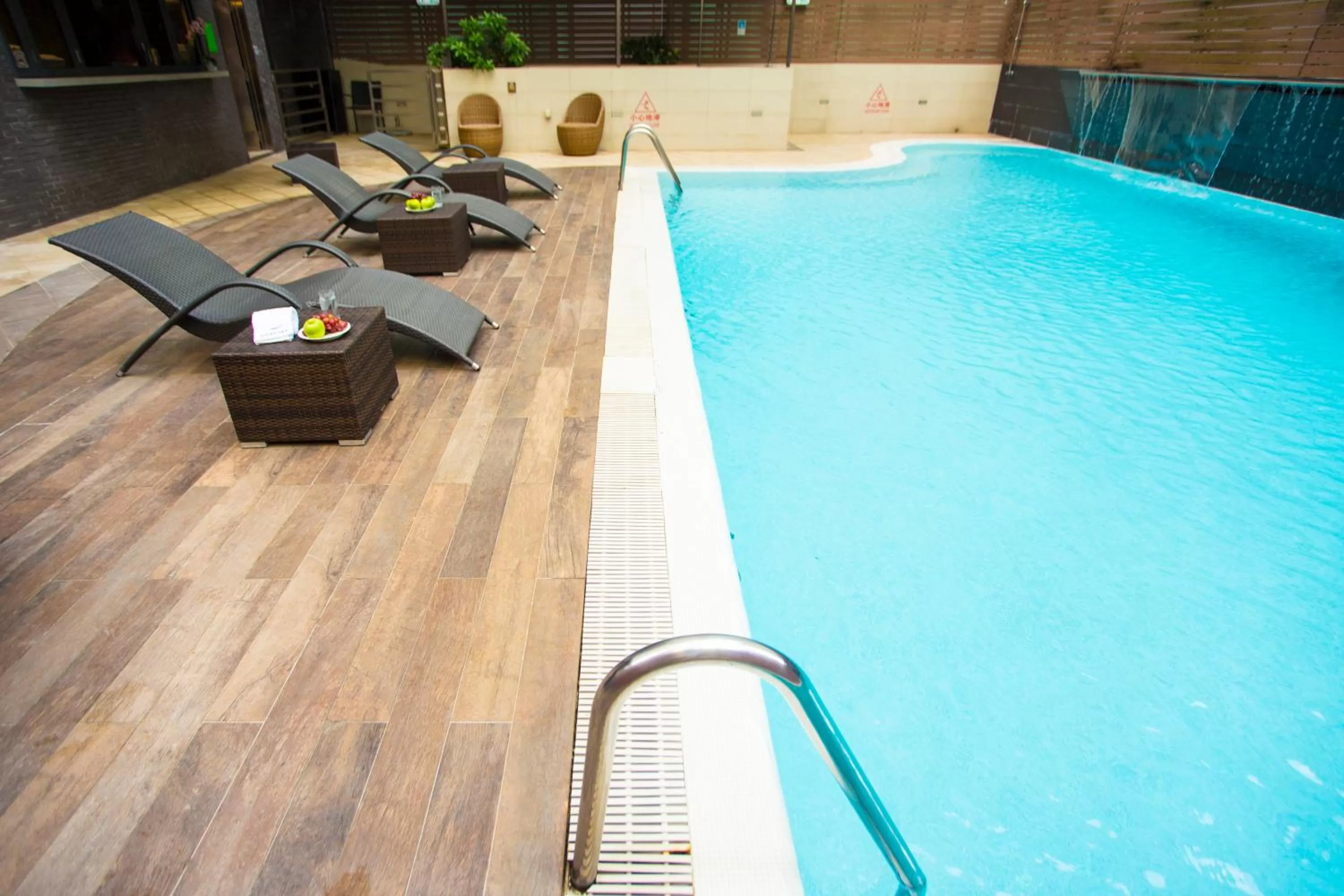 Swimming pool in Wharney Hotel