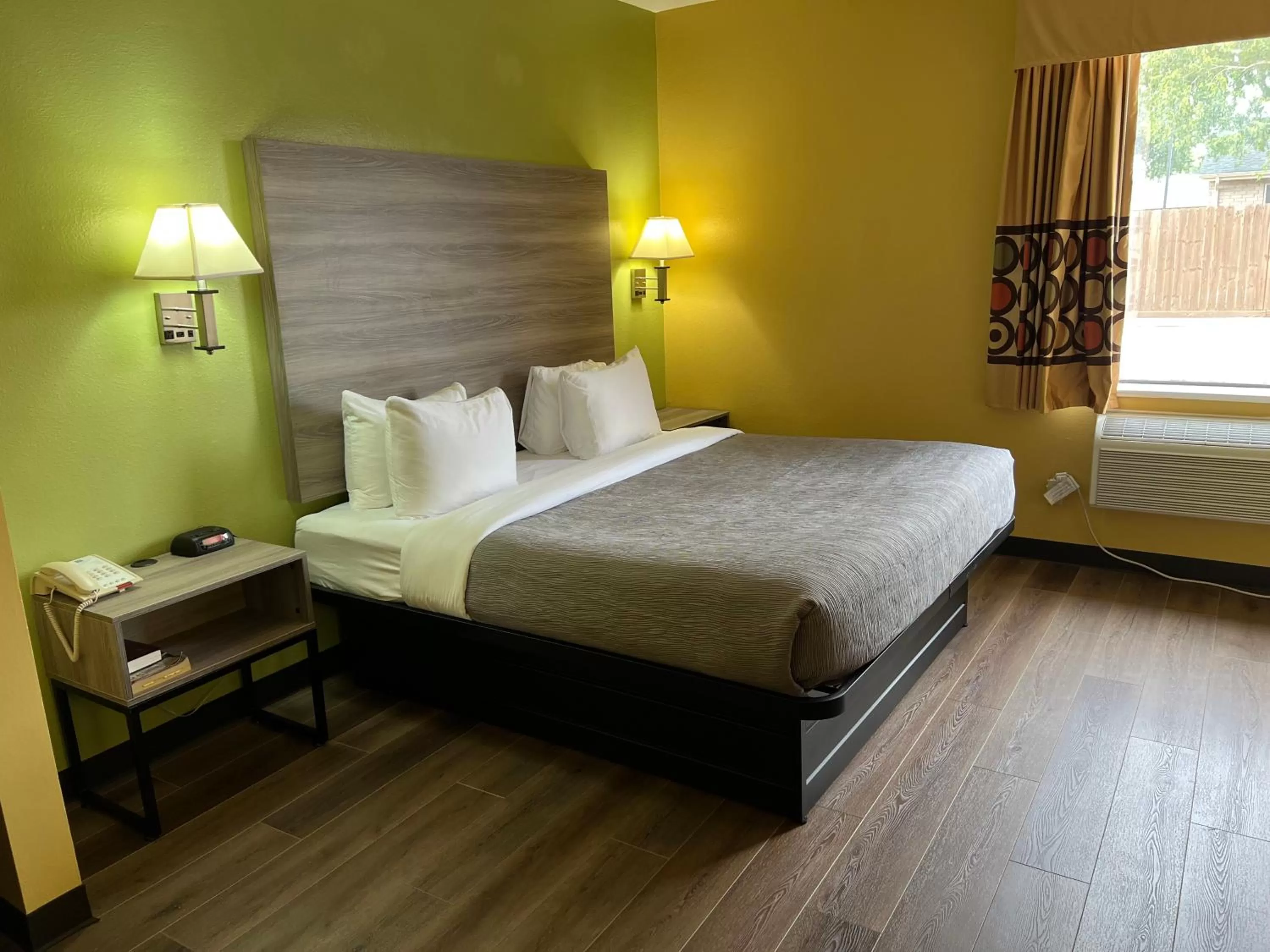 Bed in Quality Inn Bay City TX