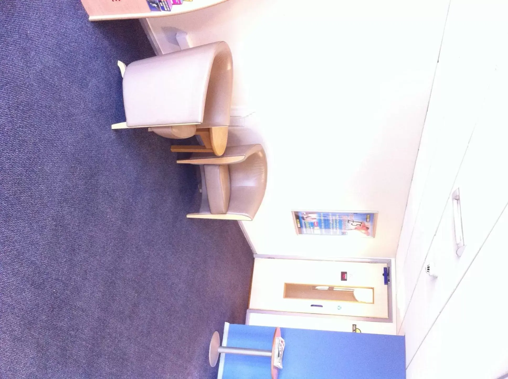 Seating area in Days Inn Hotel Sheffield South
