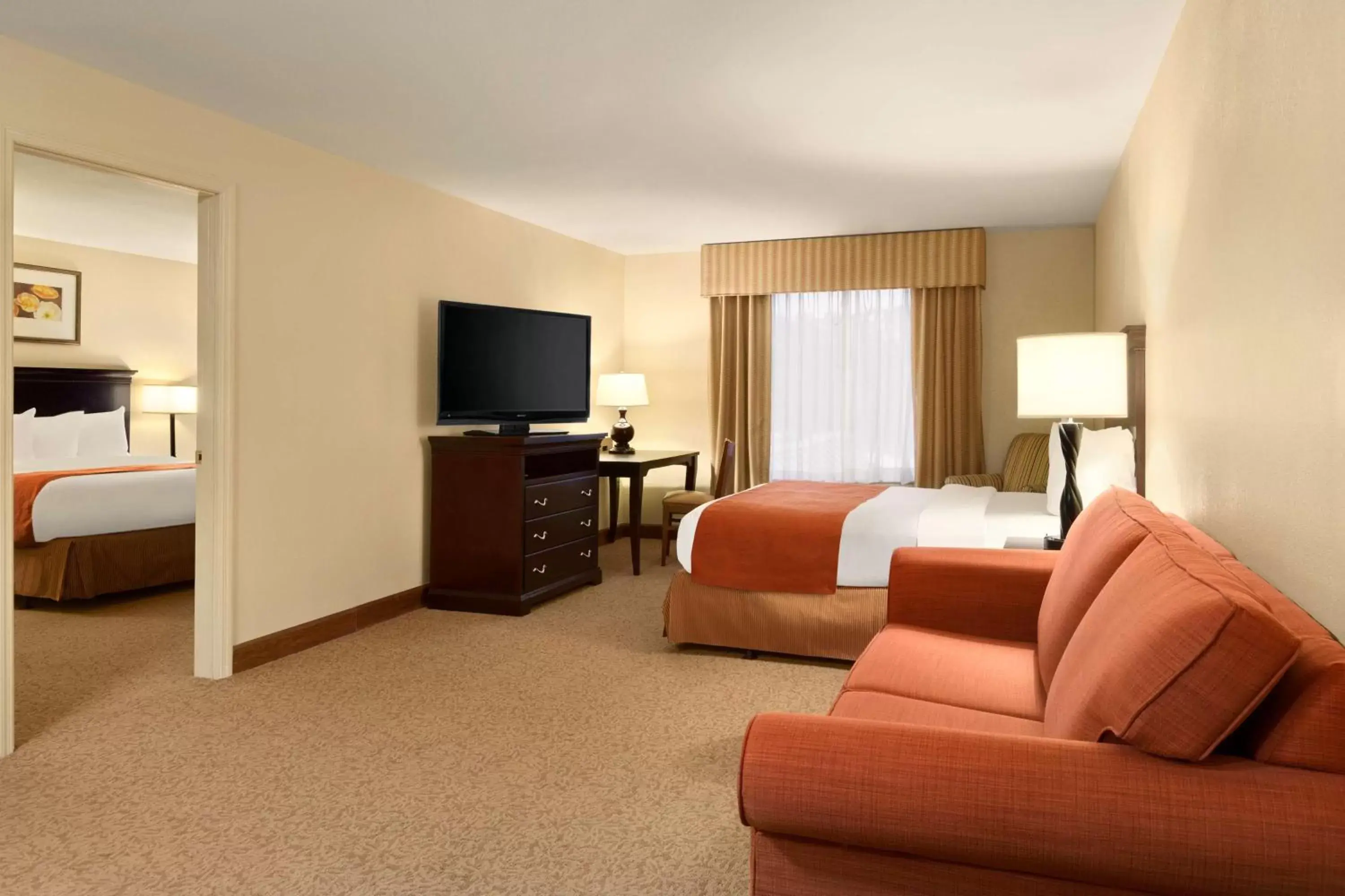 Photo of the whole room, Seating Area in Country Inn & Suites by Radisson, Savannah I-95 North