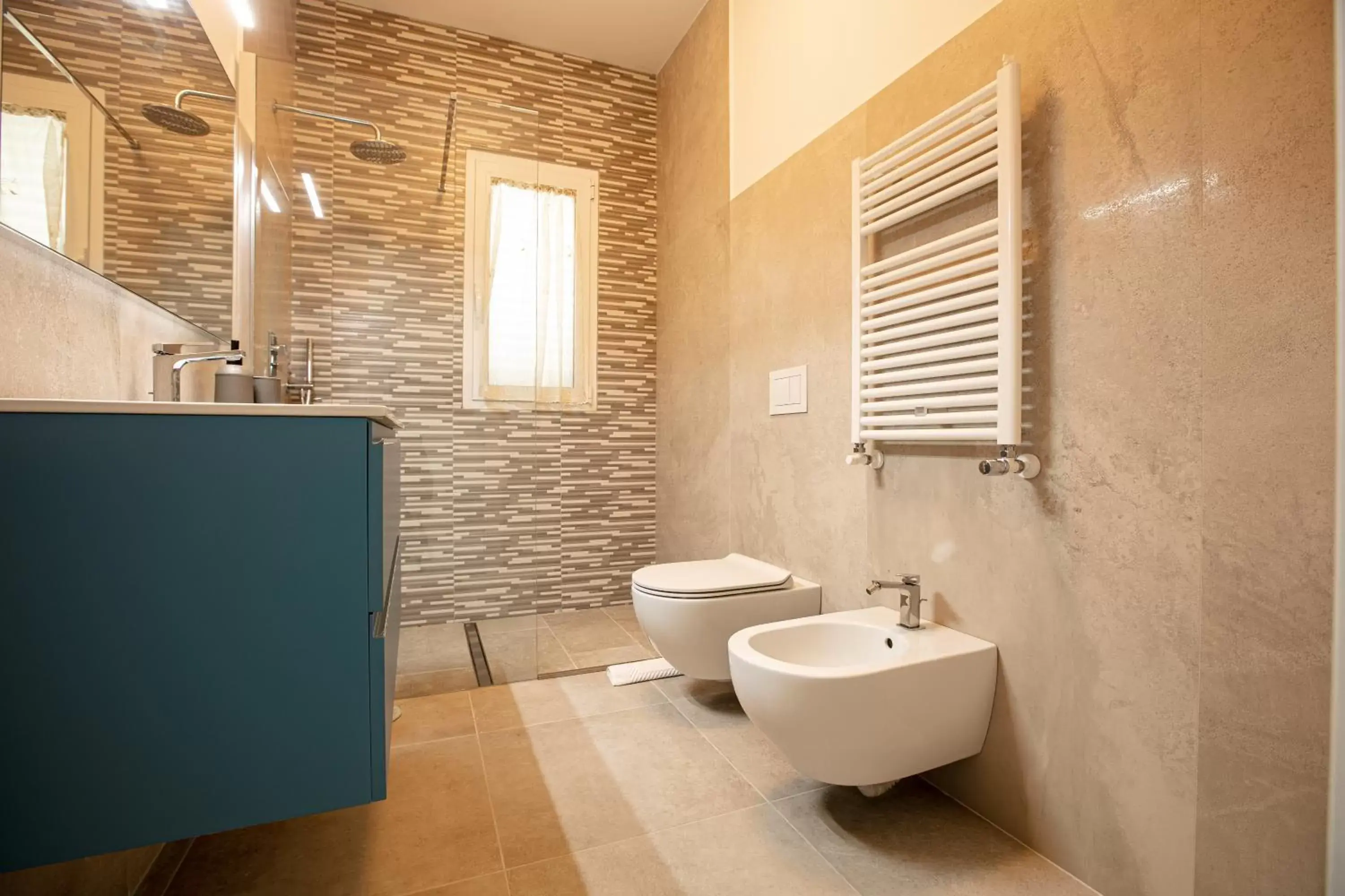 Shower, Bathroom in Etnamare Brucoli