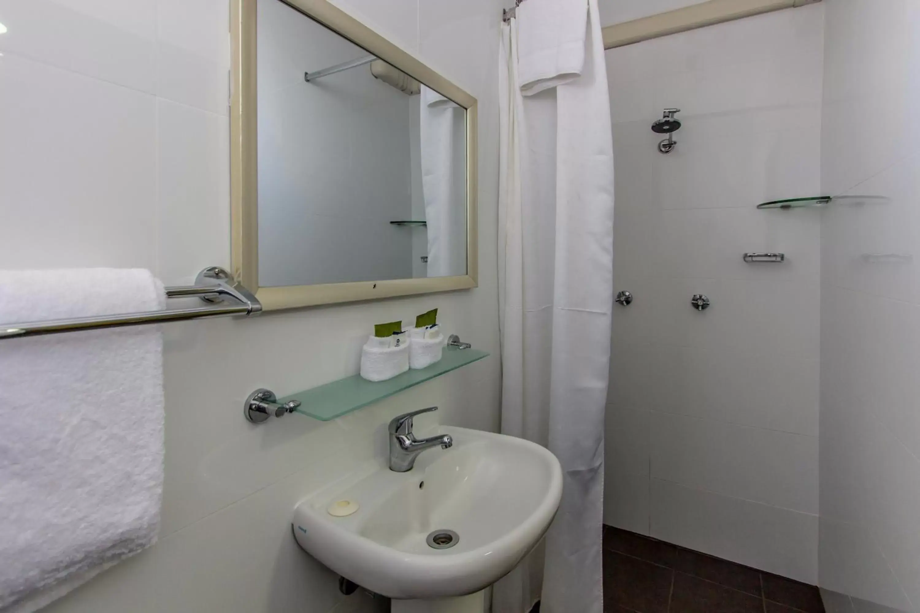 Bathroom in Best Western Endeavour Motel