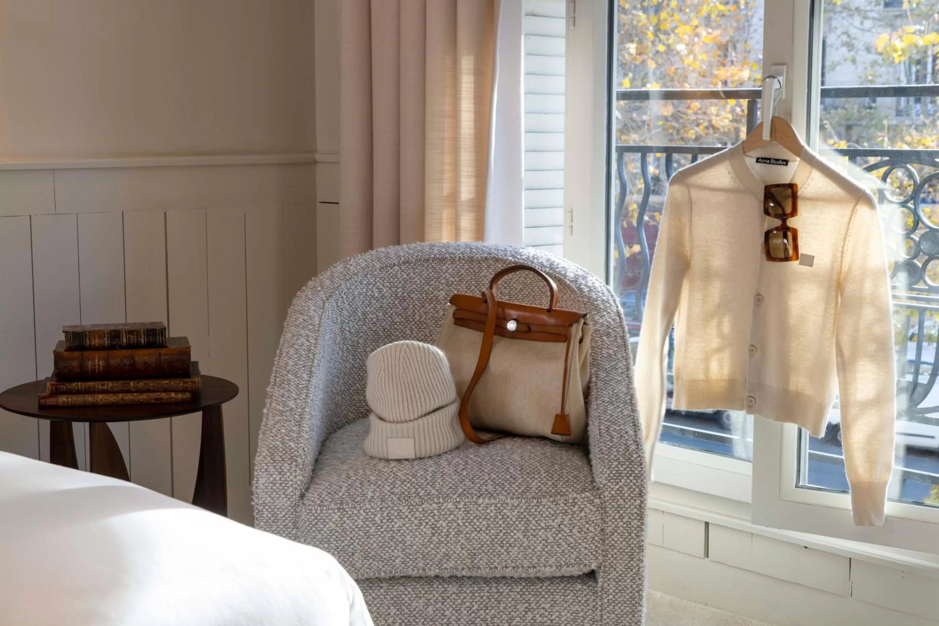 Seating area, Bed in Hôtel de Banville