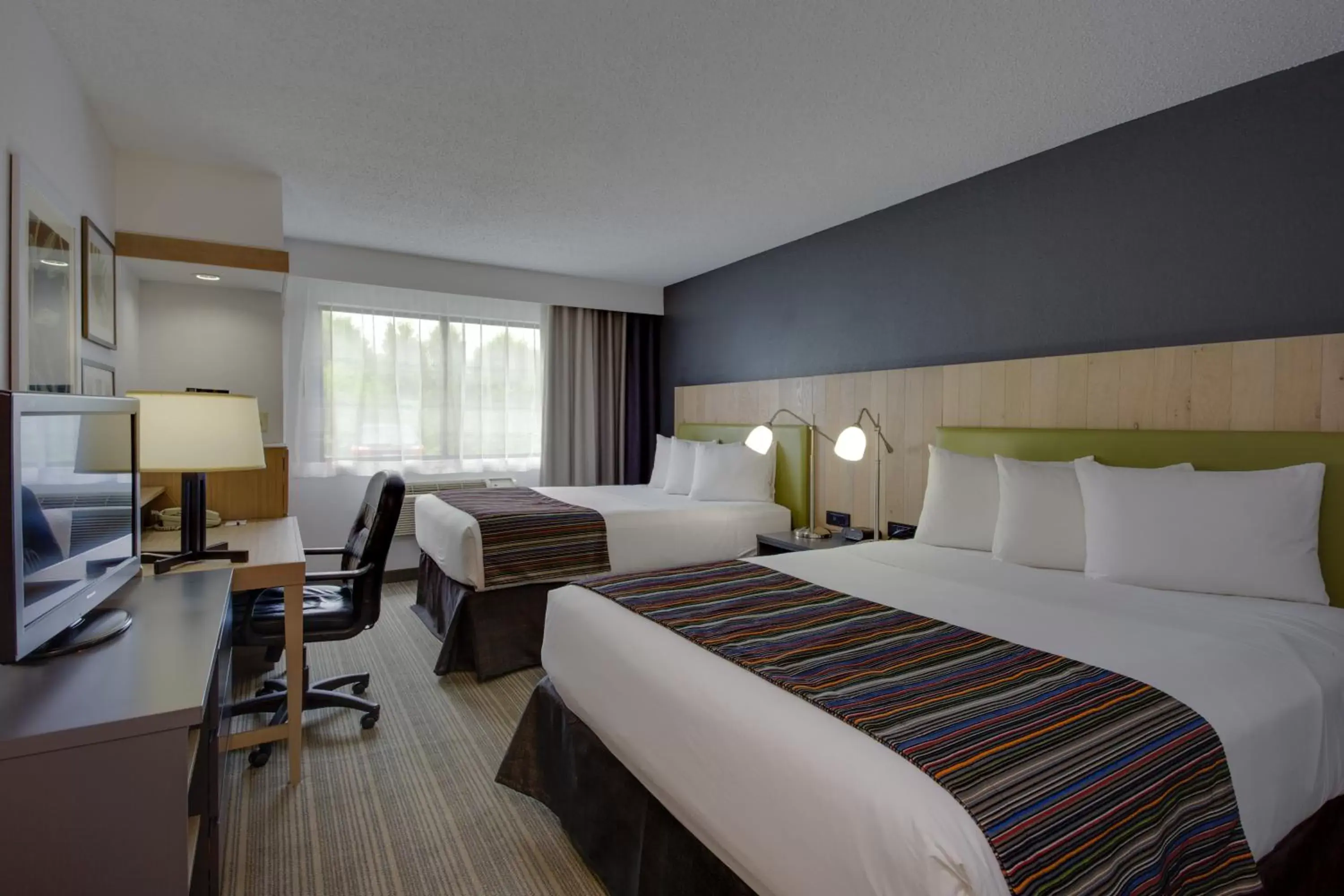Queen Room with Two Queen Beds in Country Inn & Suites by Radisson, Frederick, MD