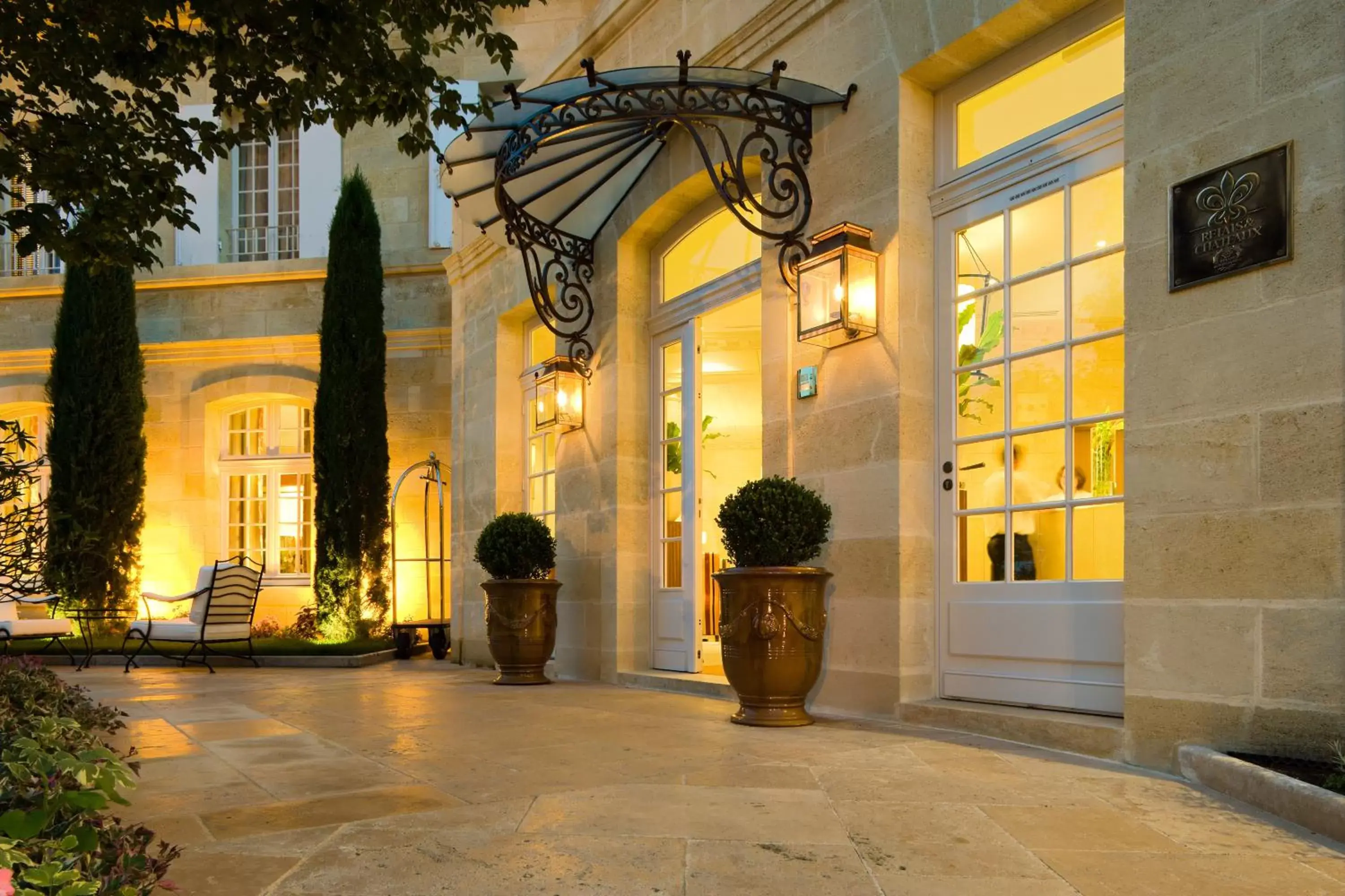 Facade/entrance in Hôtel de Pavie
