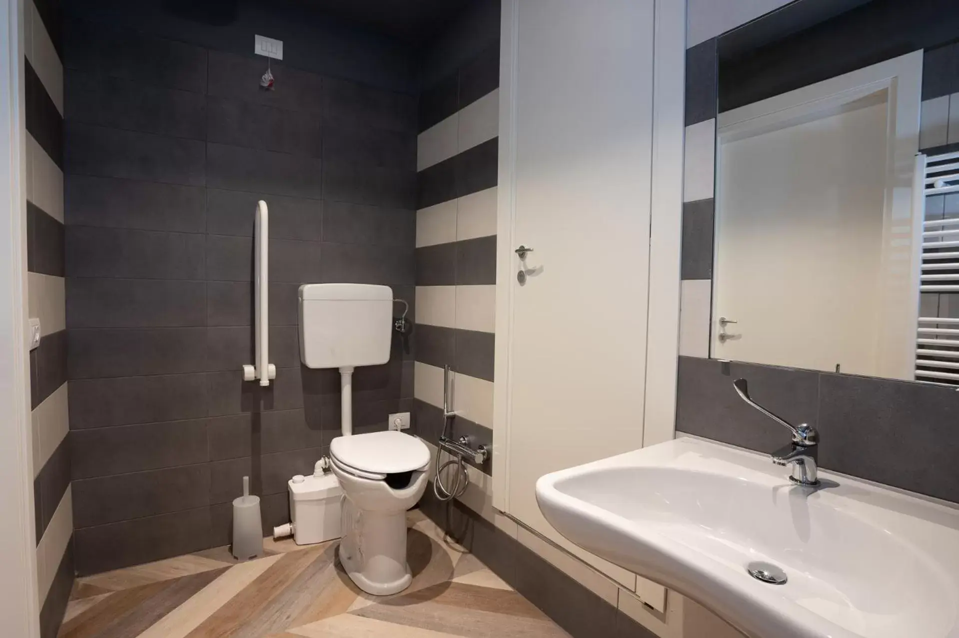 Toilet, Bathroom in Hotel Monte Rosa