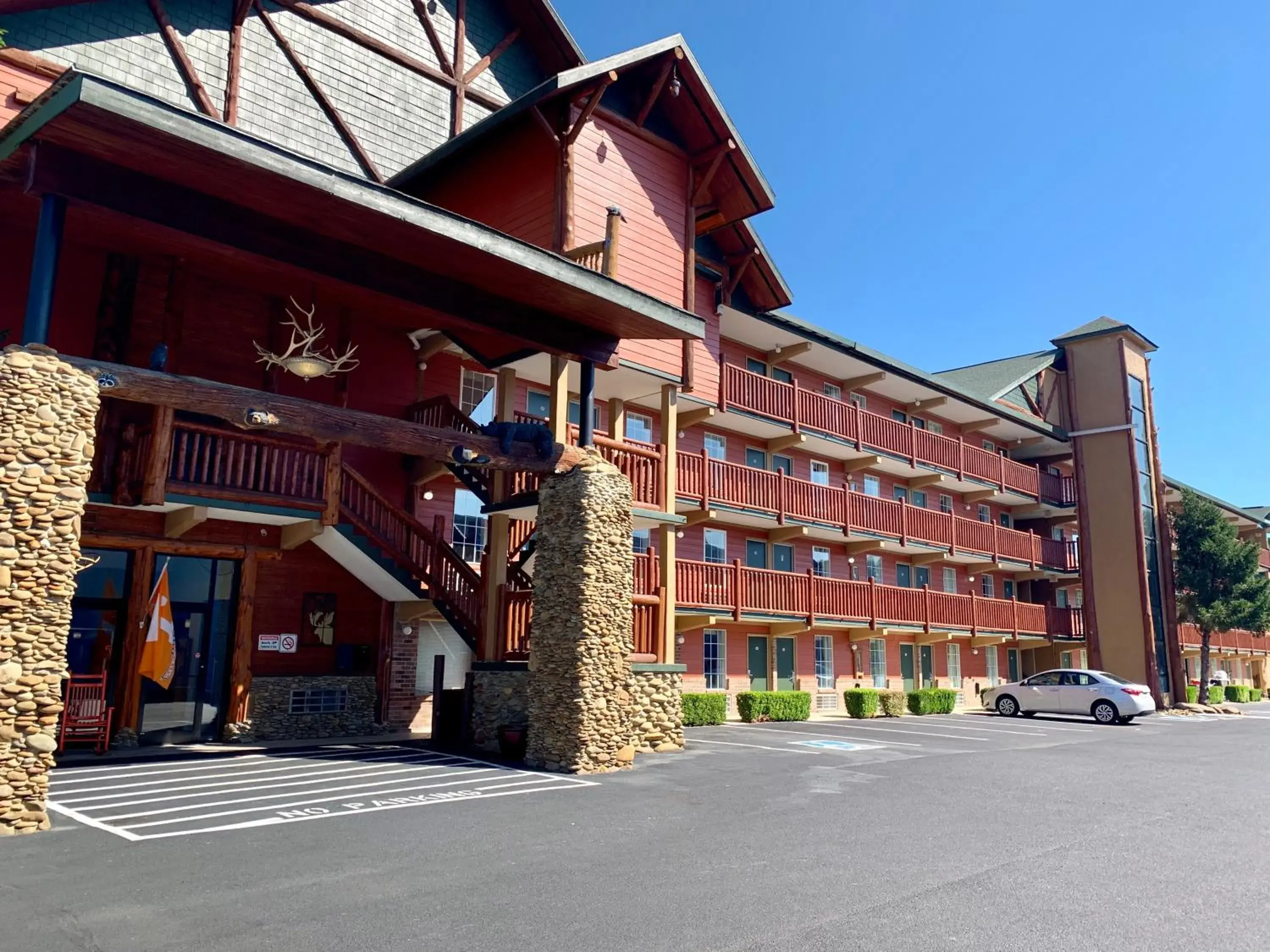 Property building in Riverchase Lodge Property building in Riverchase Lodge