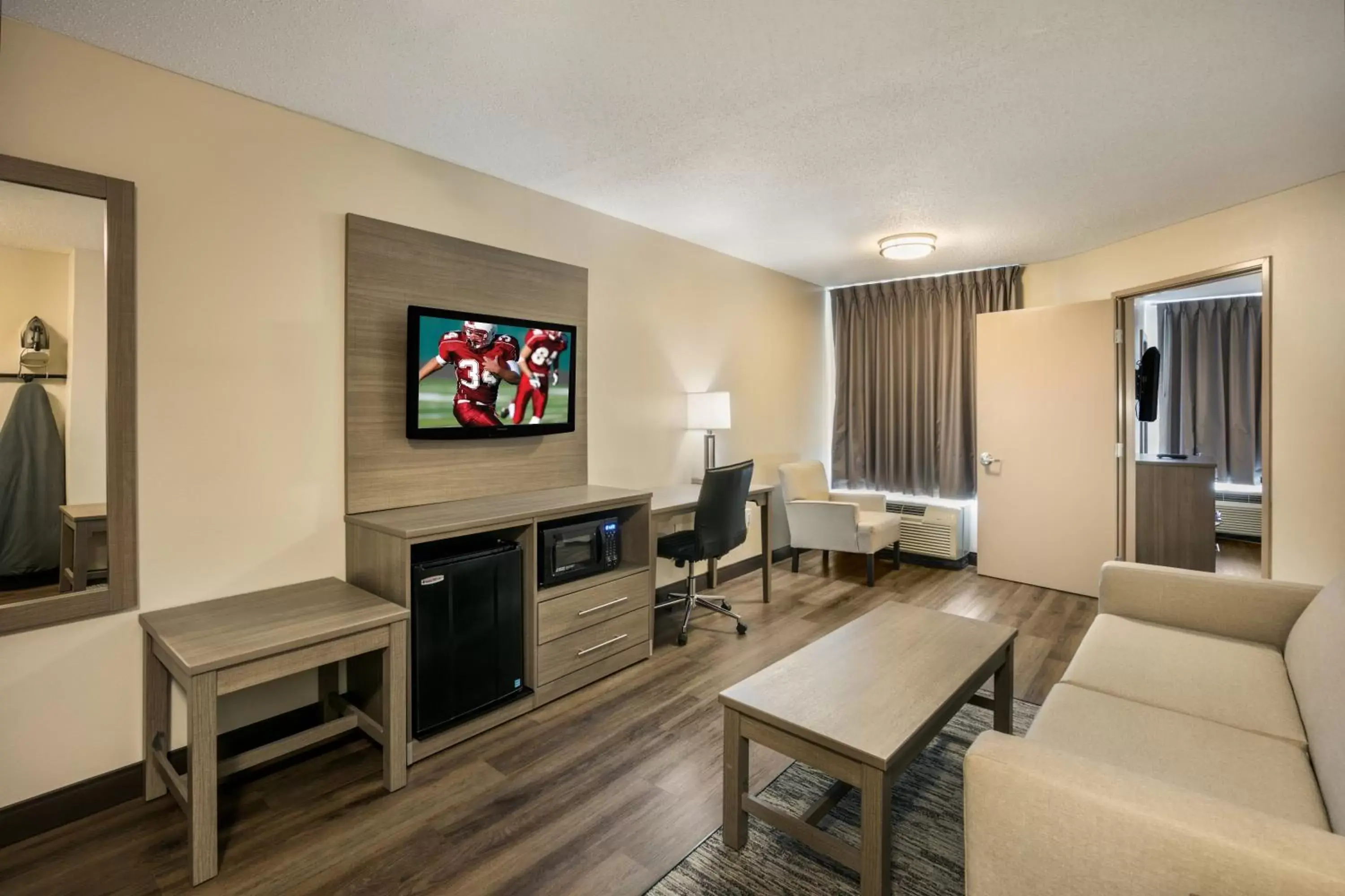 Bedroom in Red Roof Inn PLUS+ Boston - Logan Bedroom in Red Roof Inn PLUS+ Boston - Logan