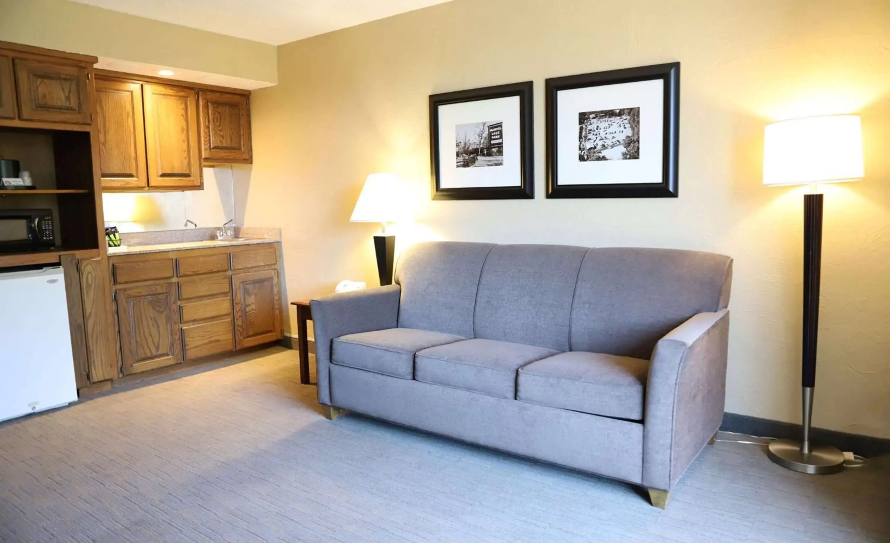 Photo of the whole room, Seating Area in Best Western Branson Inn and Conference Center