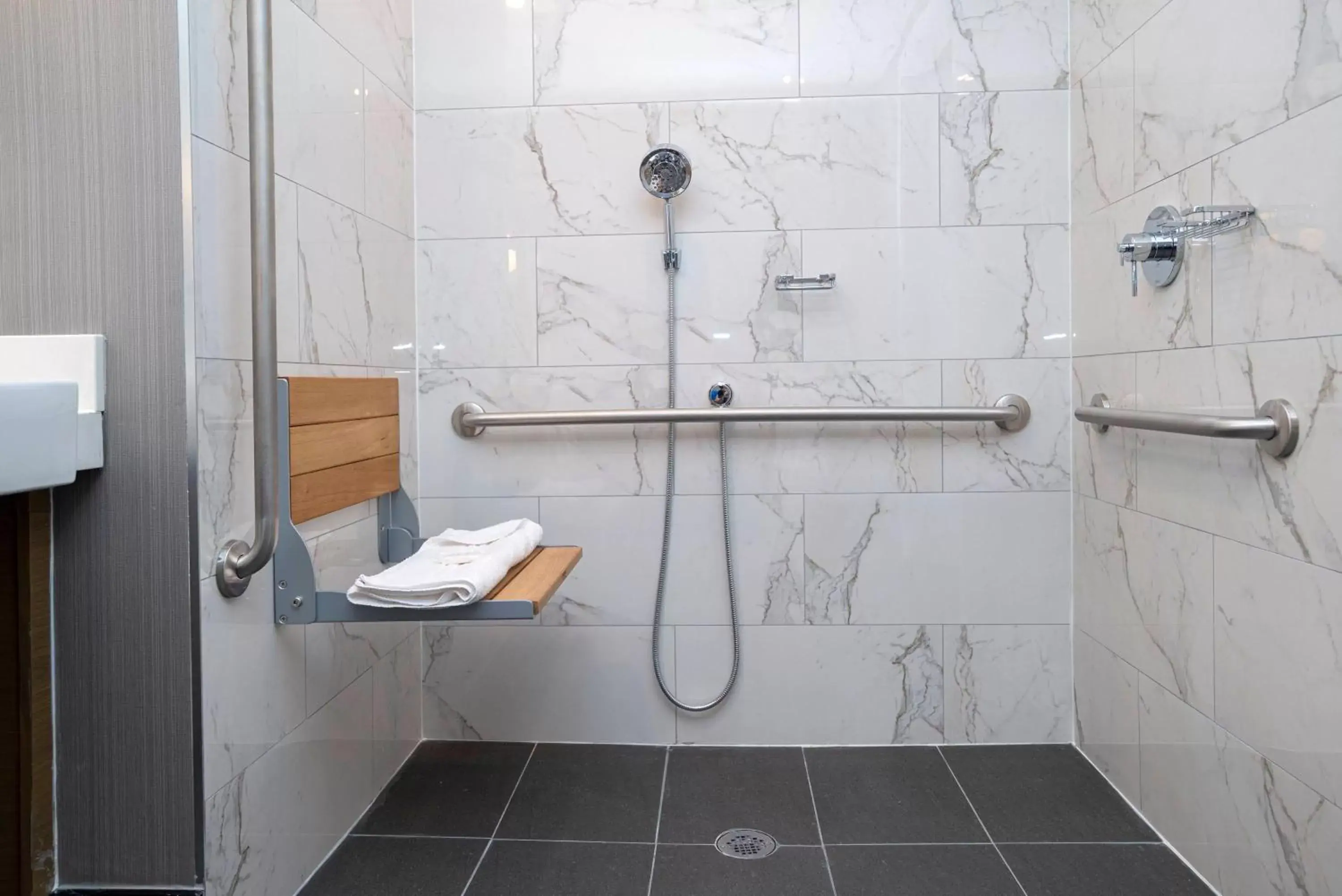 Bathroom in Sandman Signature Sherwood Park Hotel