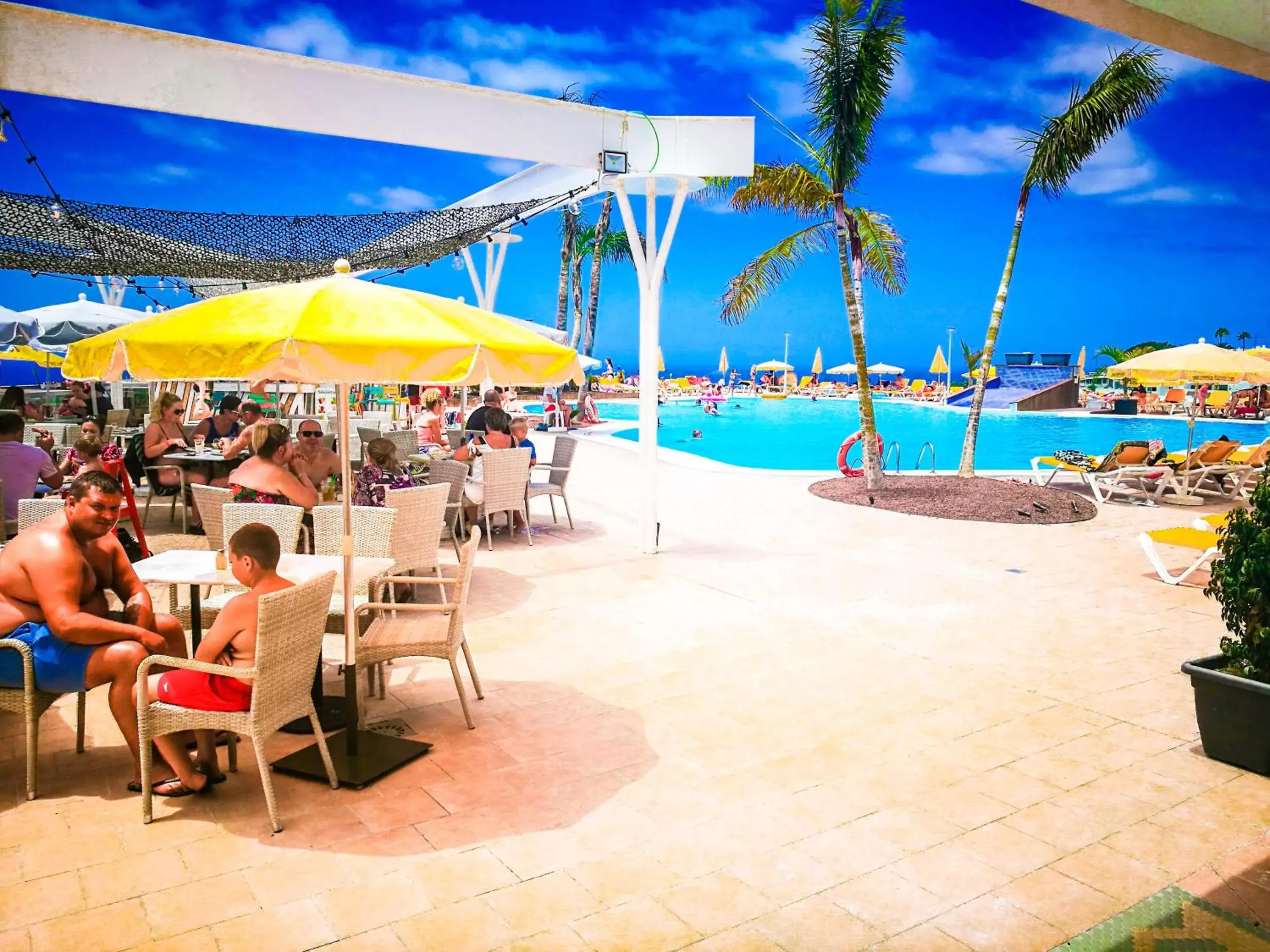 Patio, Beach in Hotel Riosol