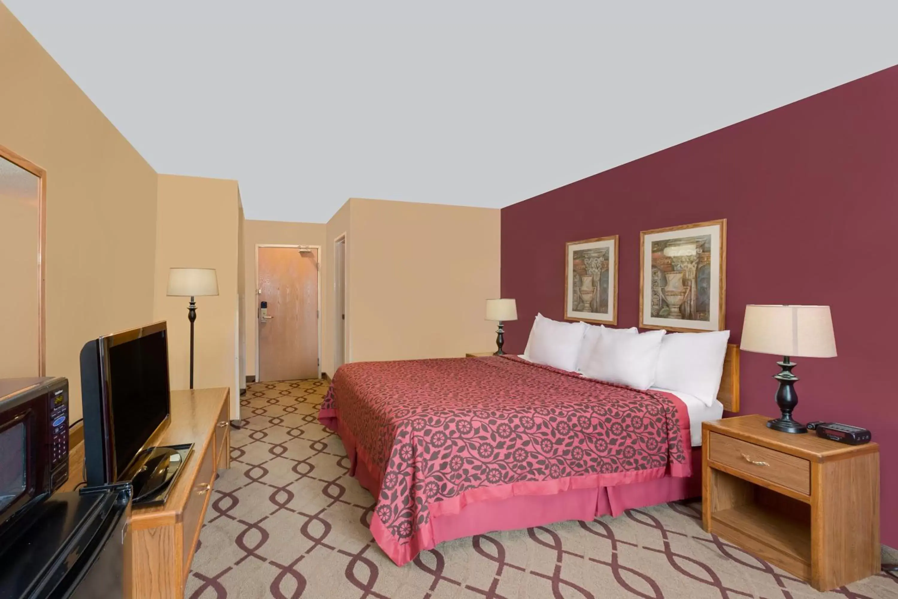 Photo of the whole room, Bed in Days Inn by Wyndham North Sioux City