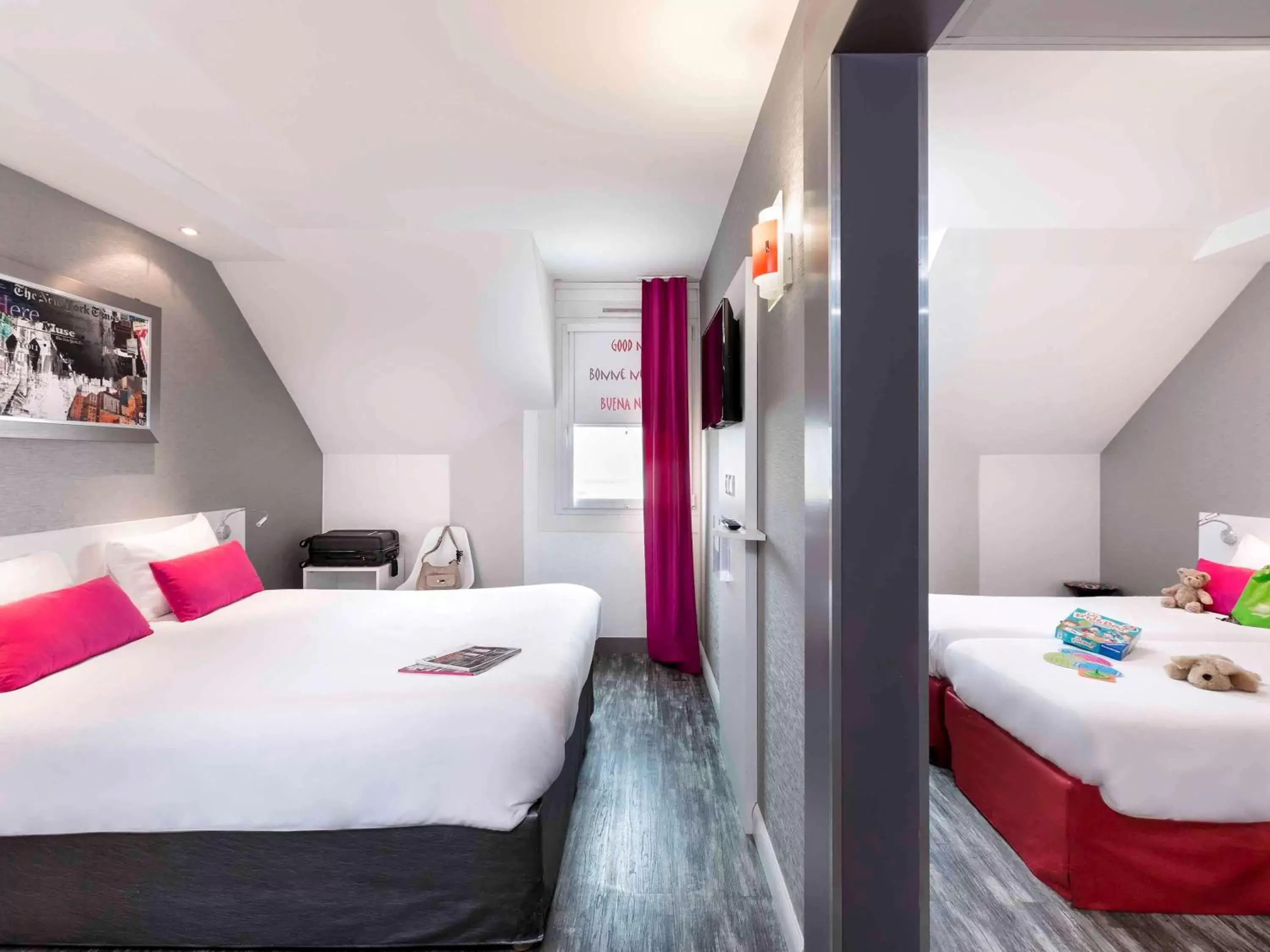Photo of the whole room, Bed in ibis Styles Blois Centre Gare