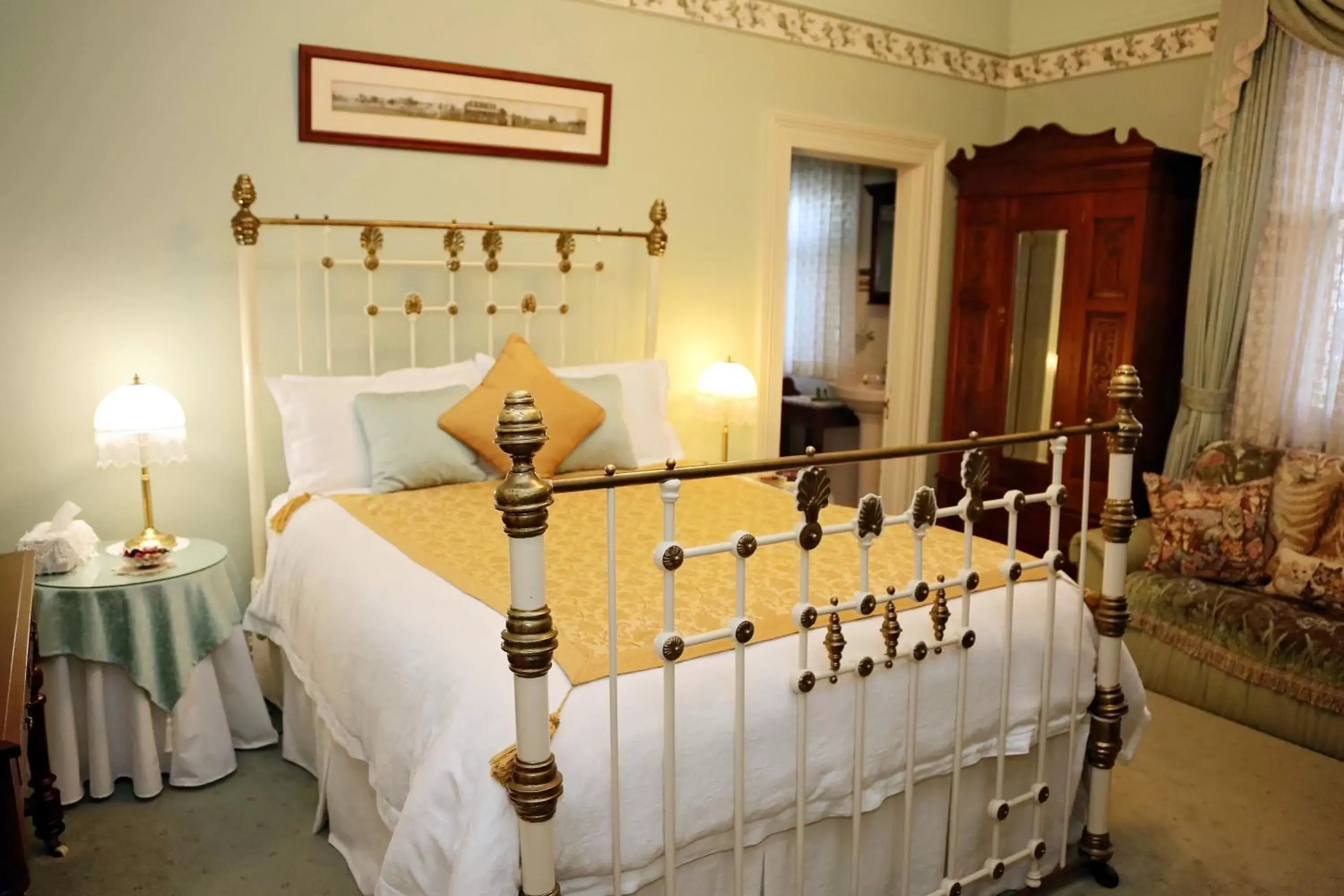 Bedroom, Bed in Forgandenny House B&B