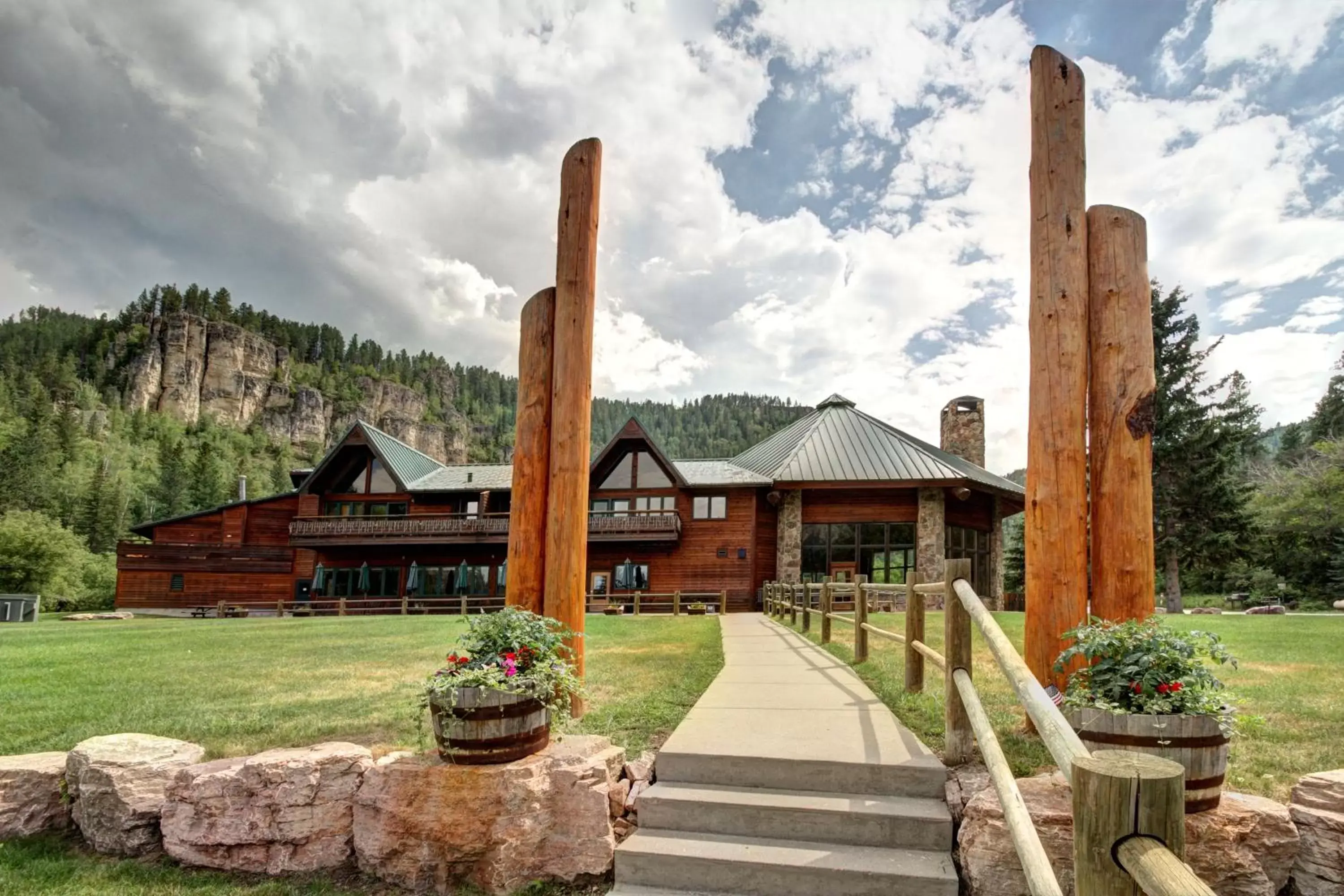 Property Building in Spearfish Canyon Lodge