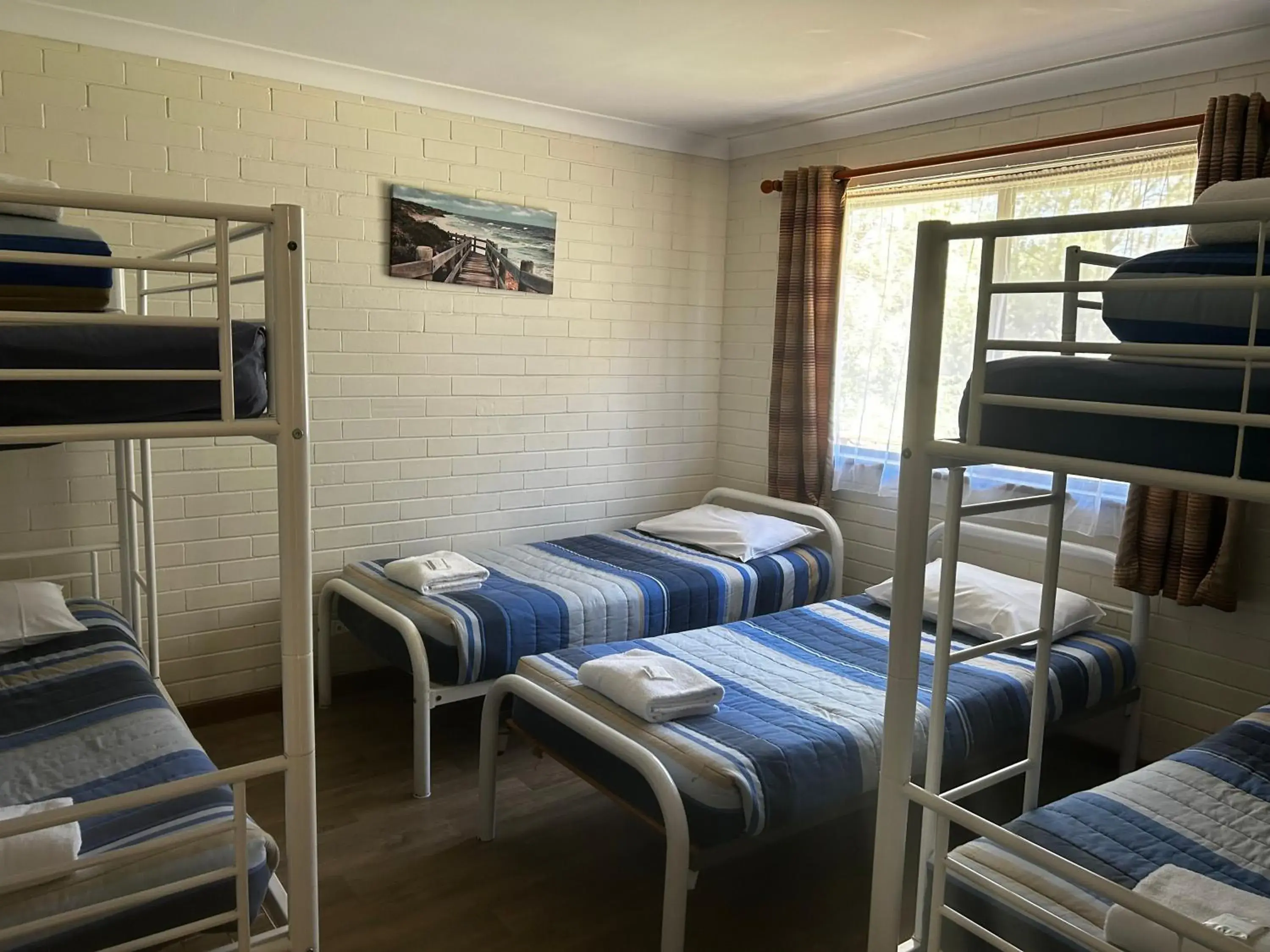 Three-Bedroom Chalet in Emu Beach Chalets Three-Bedroom Chalet in Emu Beach Chalets