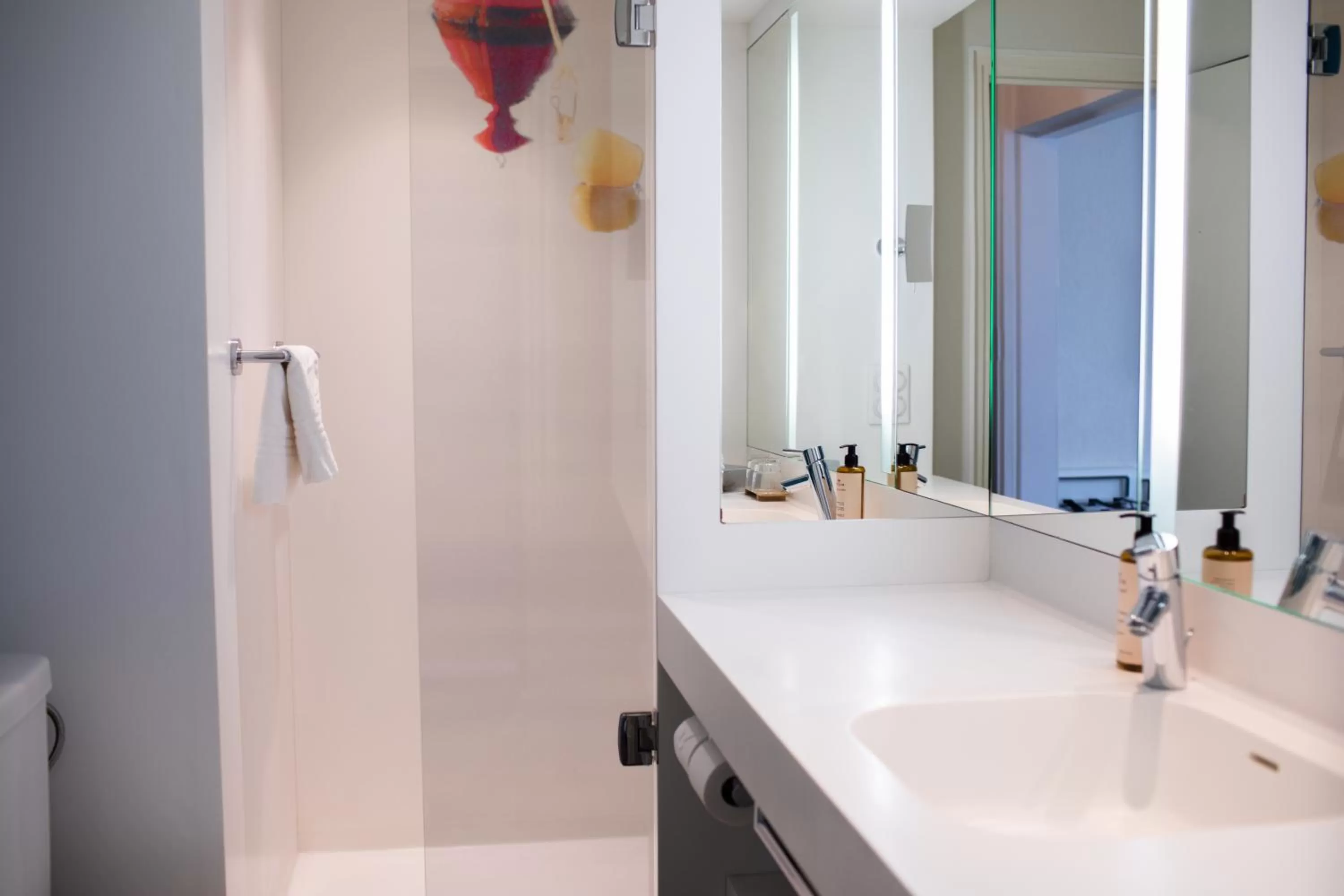 Bedroom in Mercure Lorient Centre