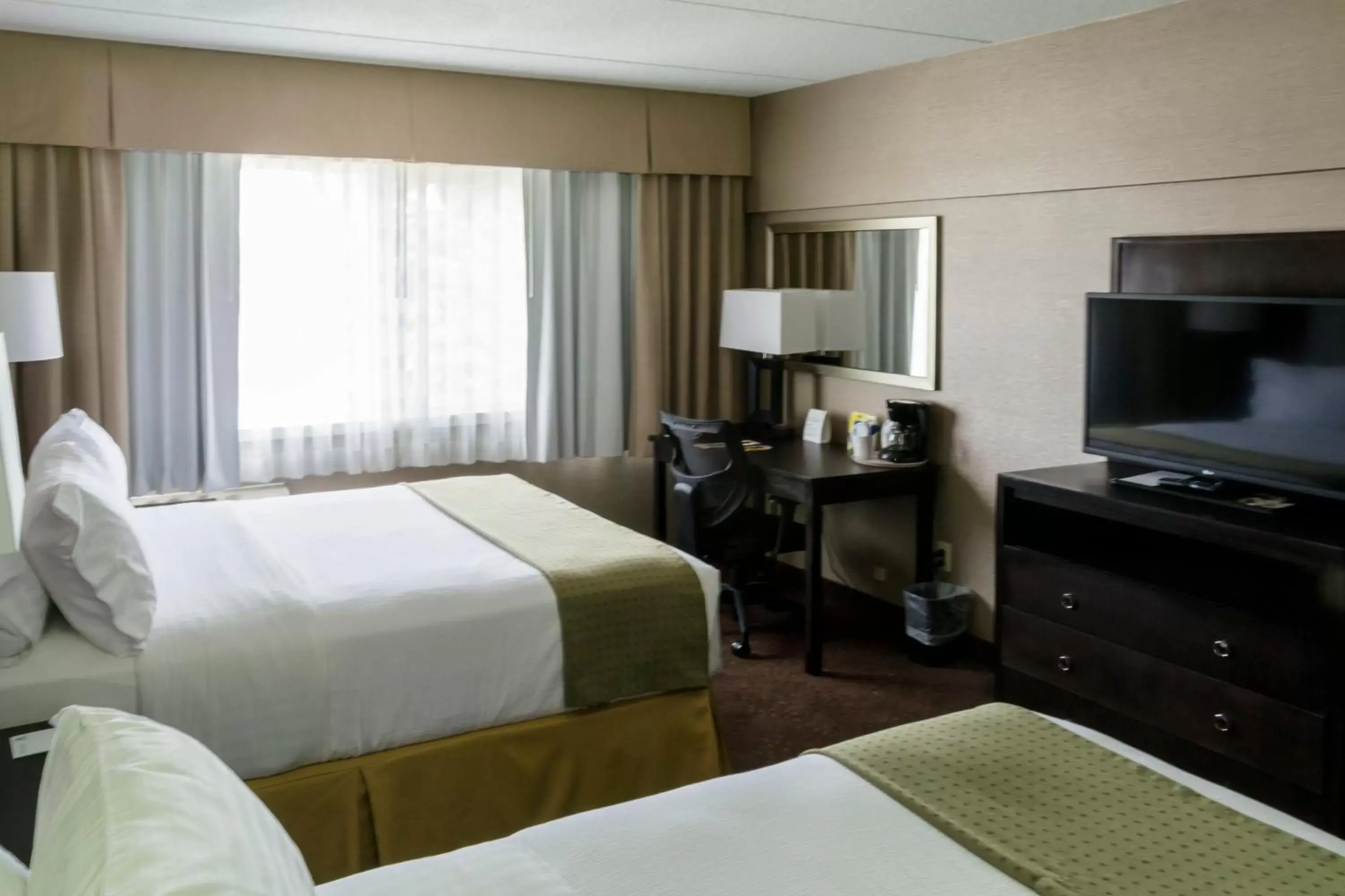 Photo of the whole room, Bed in Holiday Inn Express Big Rapids, an IHG Hotel