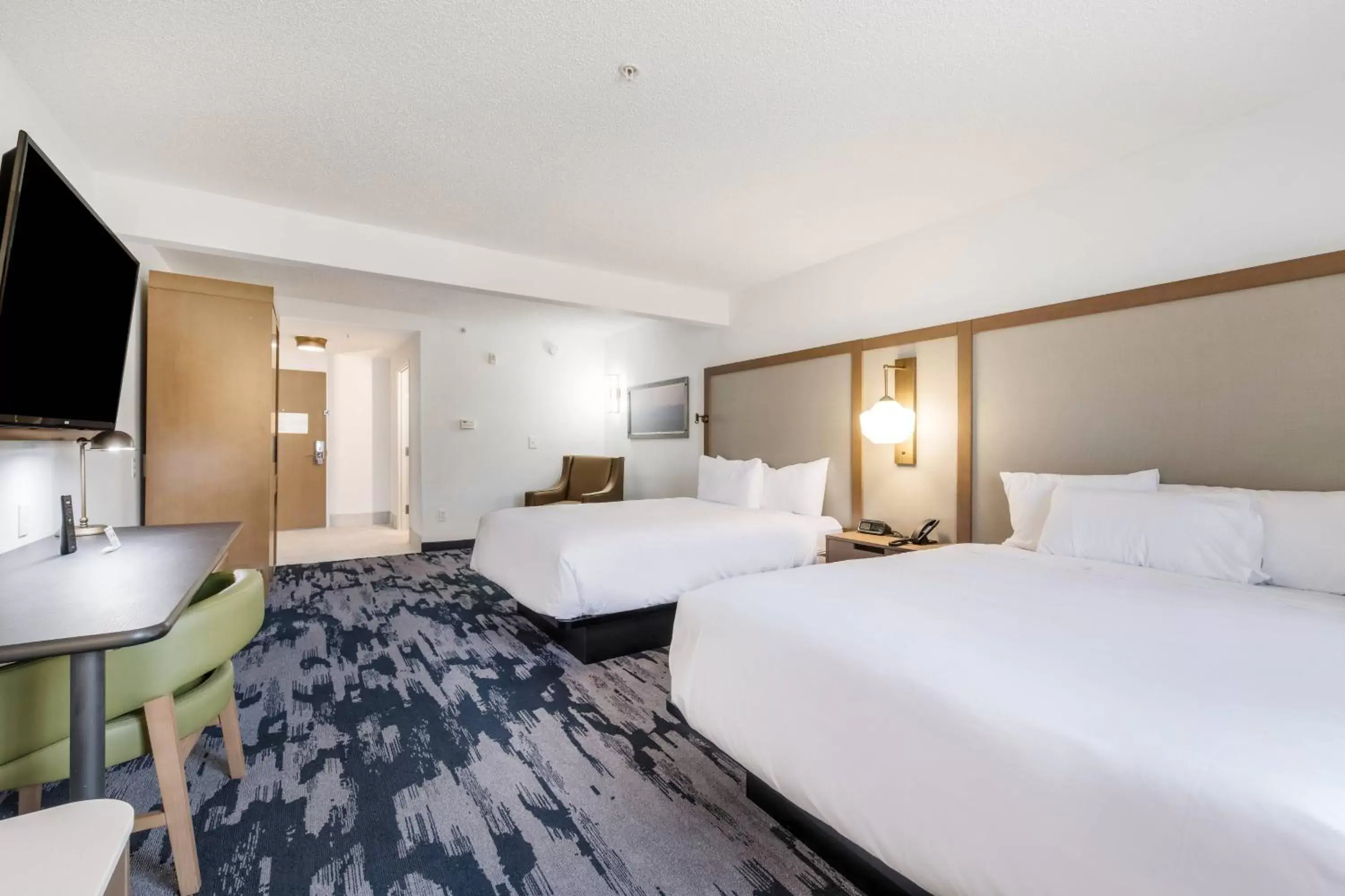 Photo of the whole room, Bed in Fairfield by Marriott Inn & Suites Greensboro Coliseum Area