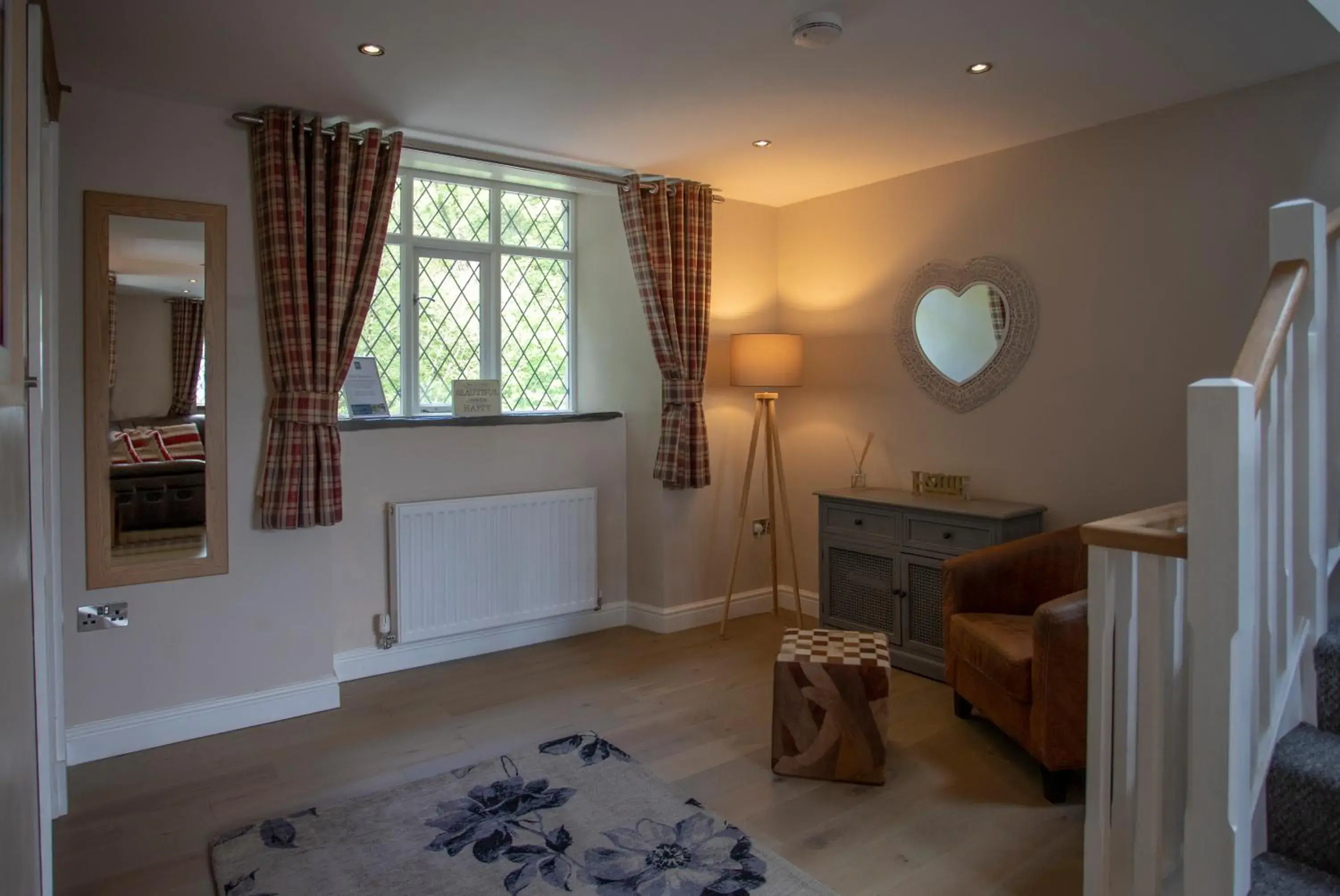 Living room, TV/Entertainment Center in Aberdunant Hall Country Hotel