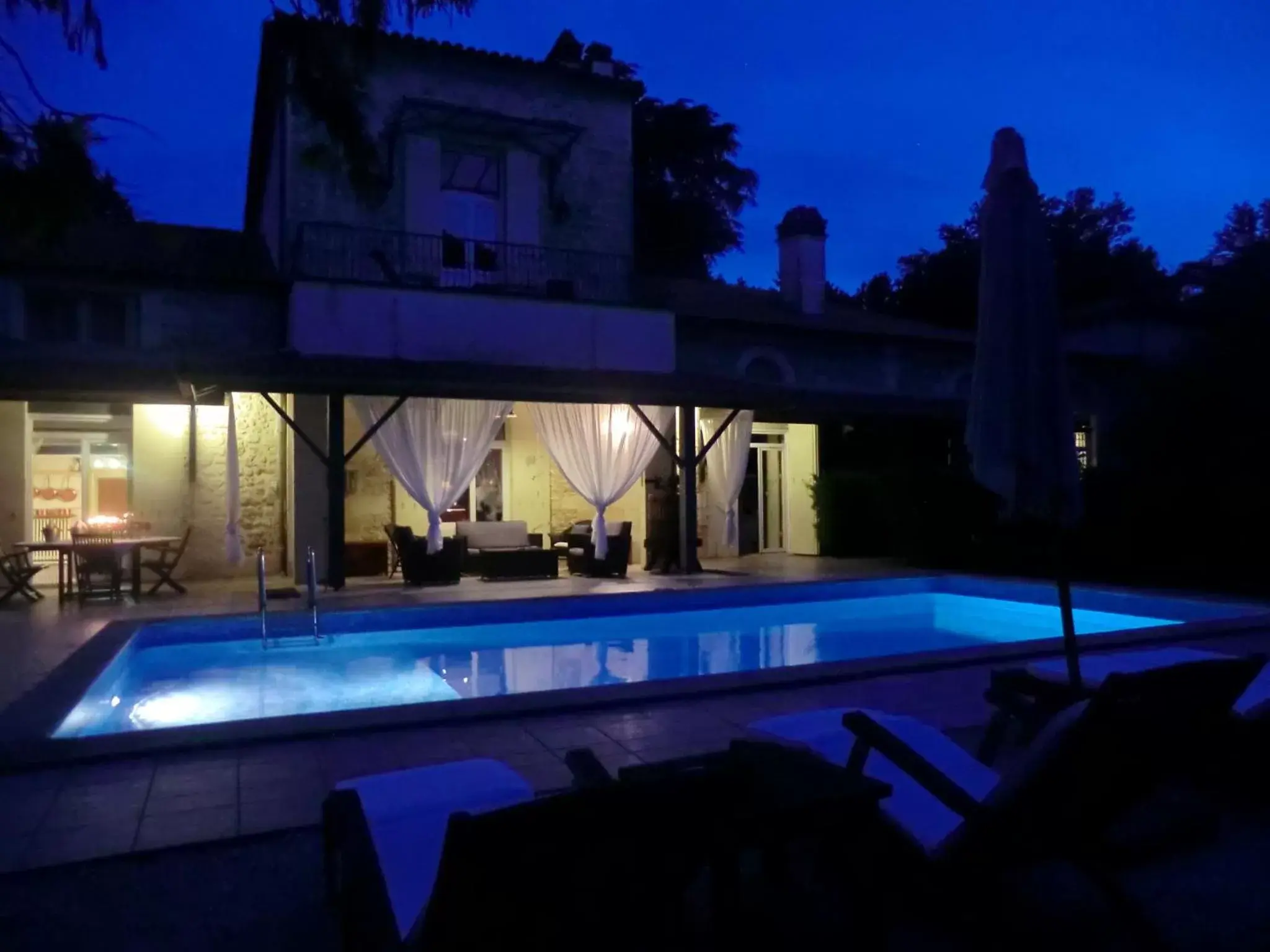 Facade/entrance, Swimming Pool in Château la Moune