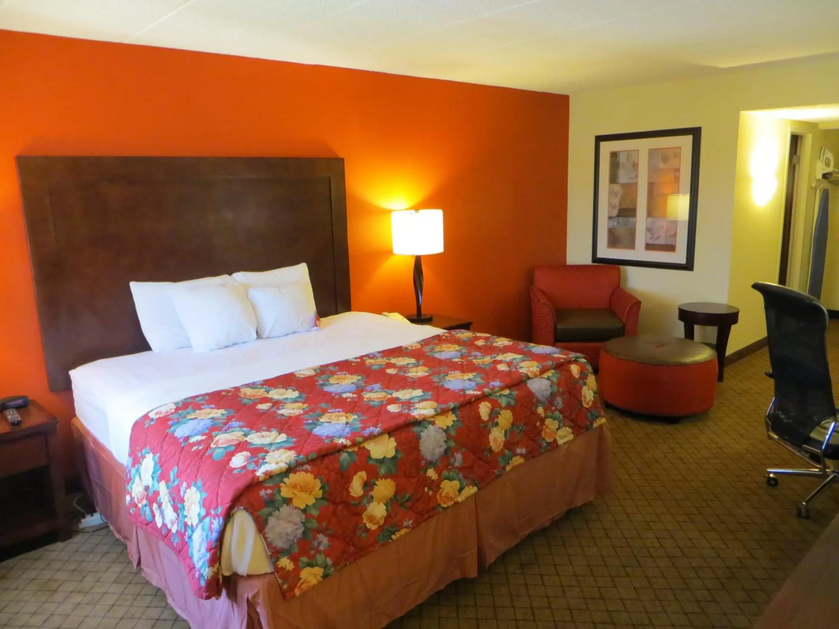 Photo of the whole room, Bed in Ramada by Wyndham Lansing Hotel & Conference Center