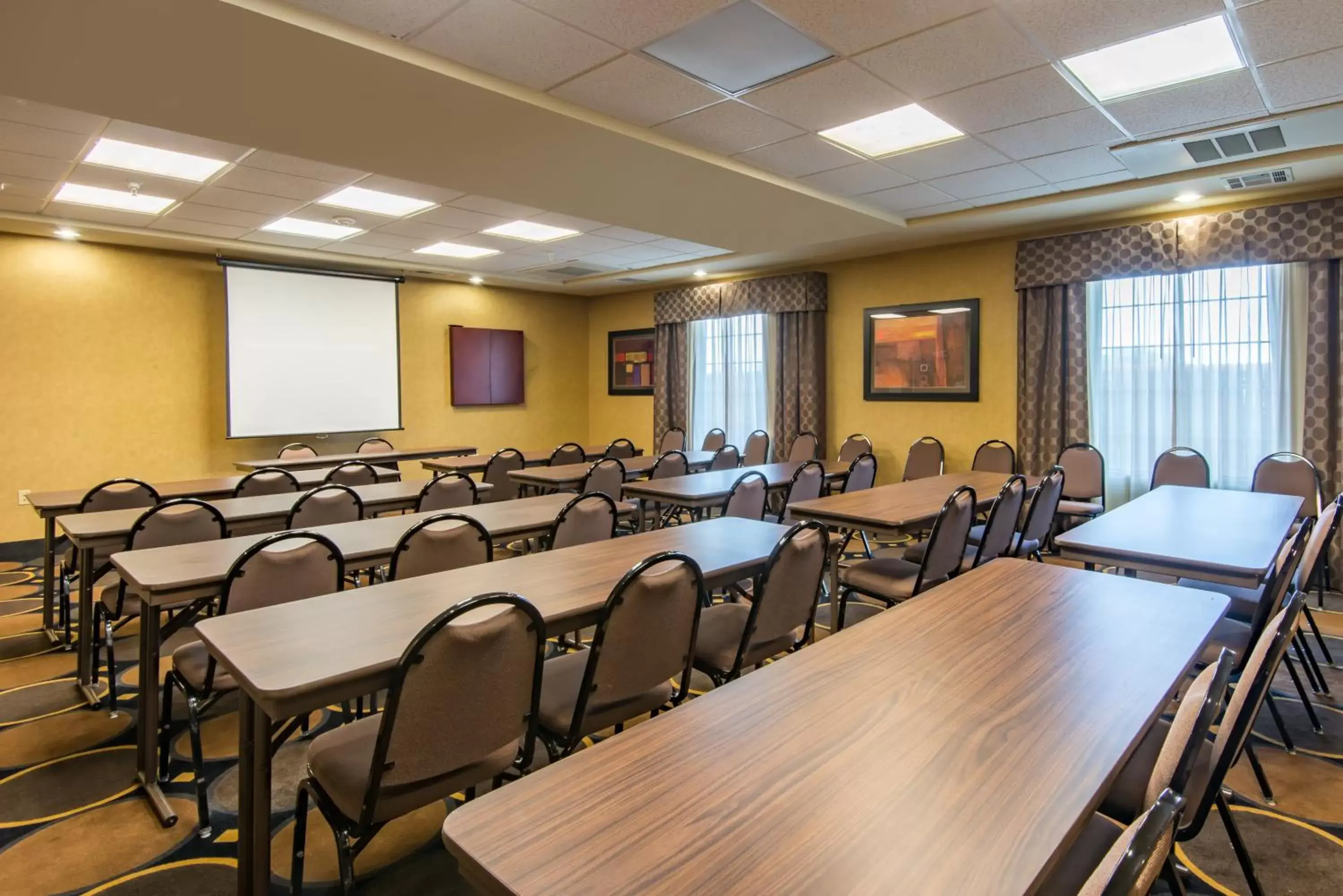 Meeting/conference room in Holiday Inn Express & Suites Clovis, an IHG Hotel