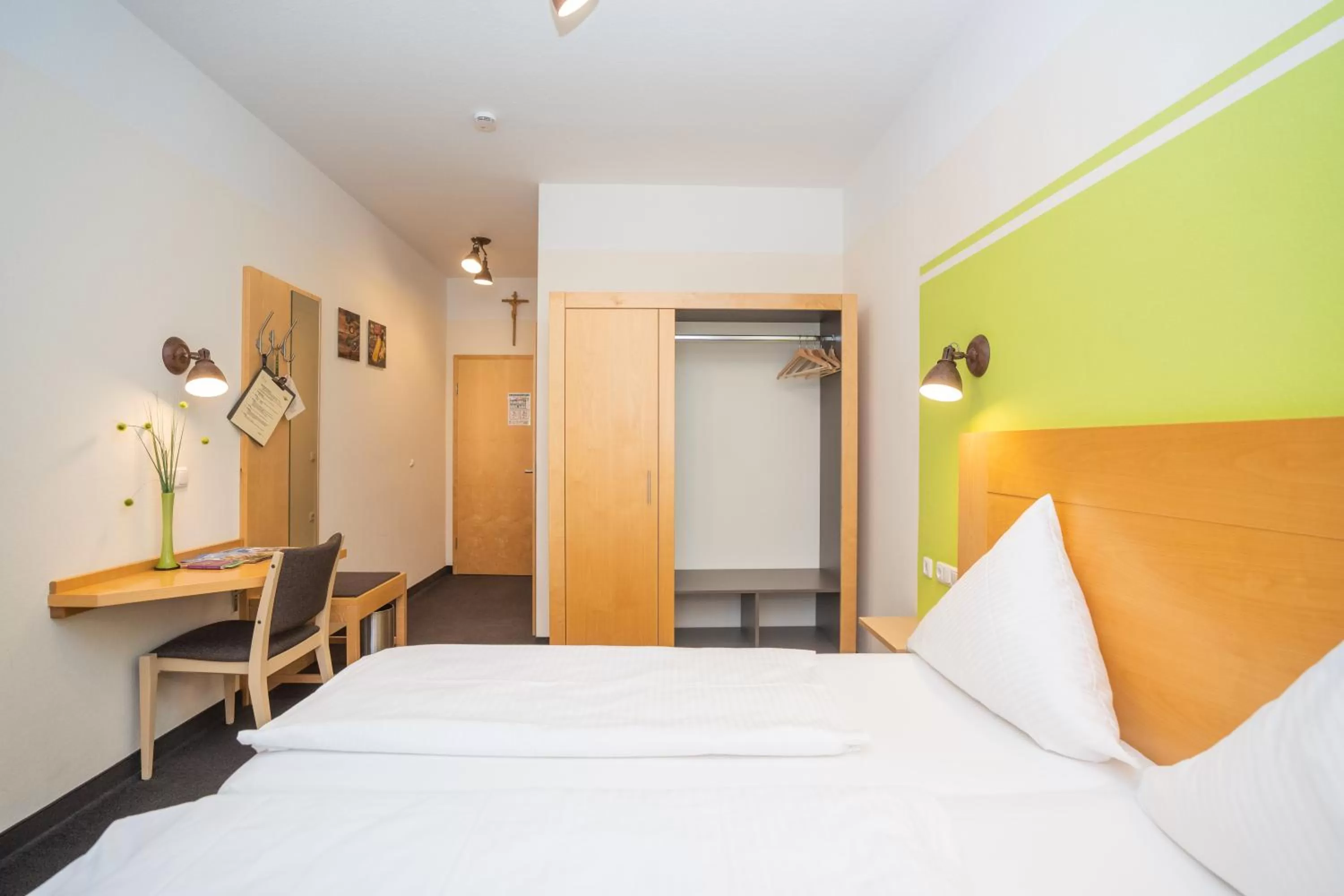 Bedroom, Bed in Klosterbräuhaus Ursberg