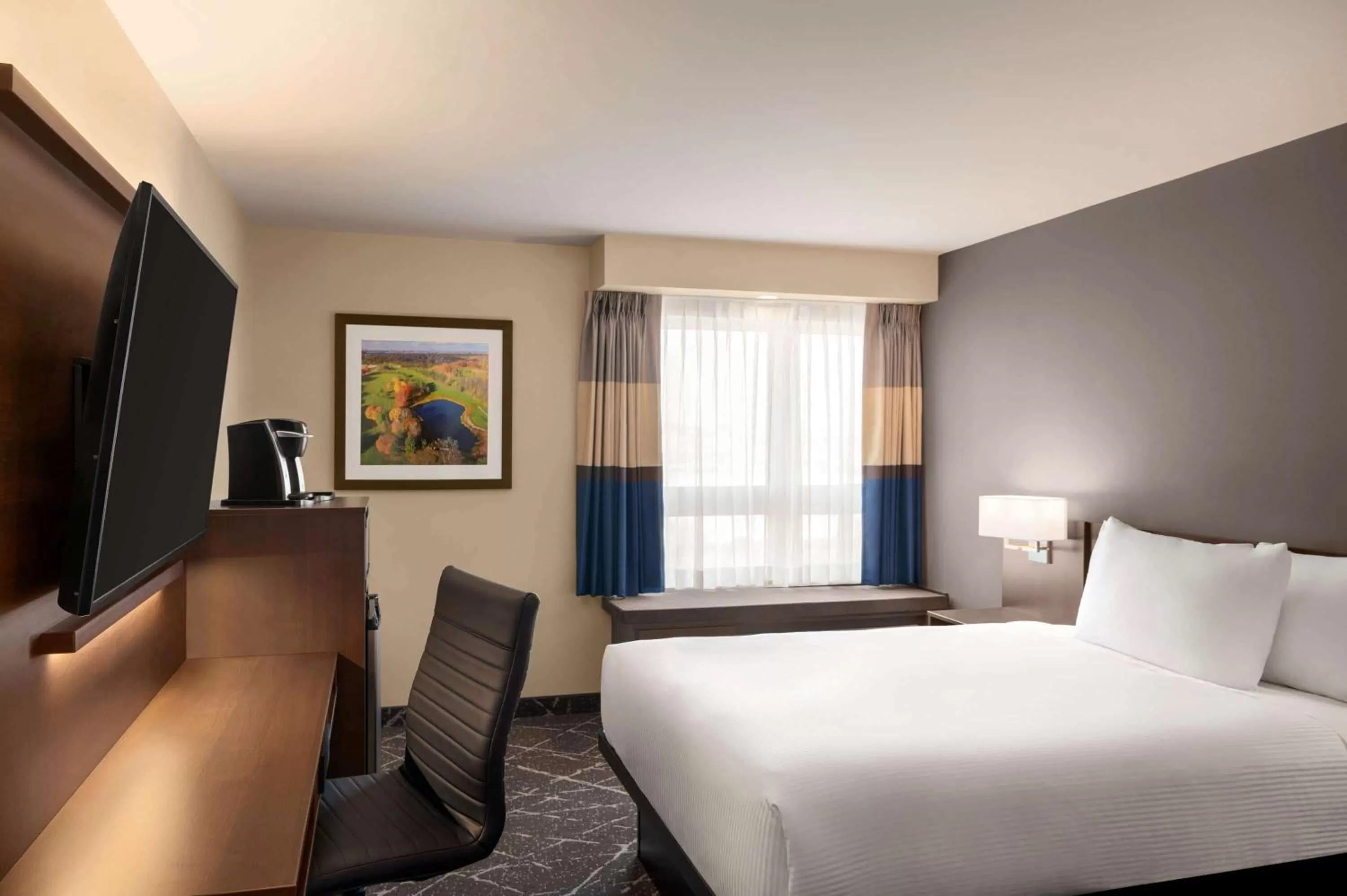 Photo of the whole room, Bed in Microtel Inn & Suites by Wyndham Aurora