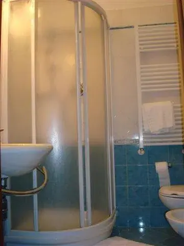 Bathroom in Hotel Dina