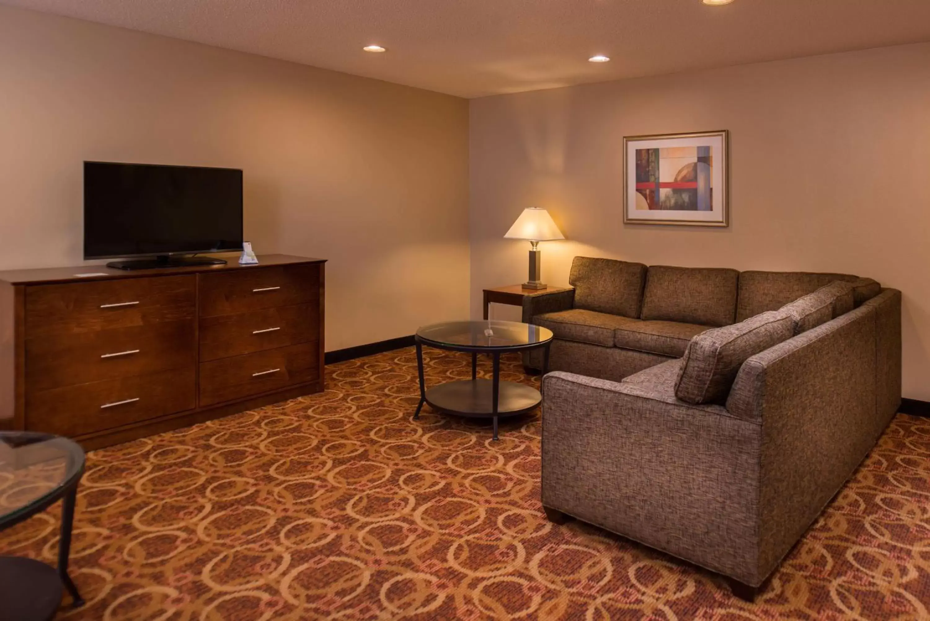 Photo of the whole room, Seating Area in Best Western Ambassador Inn & Suites