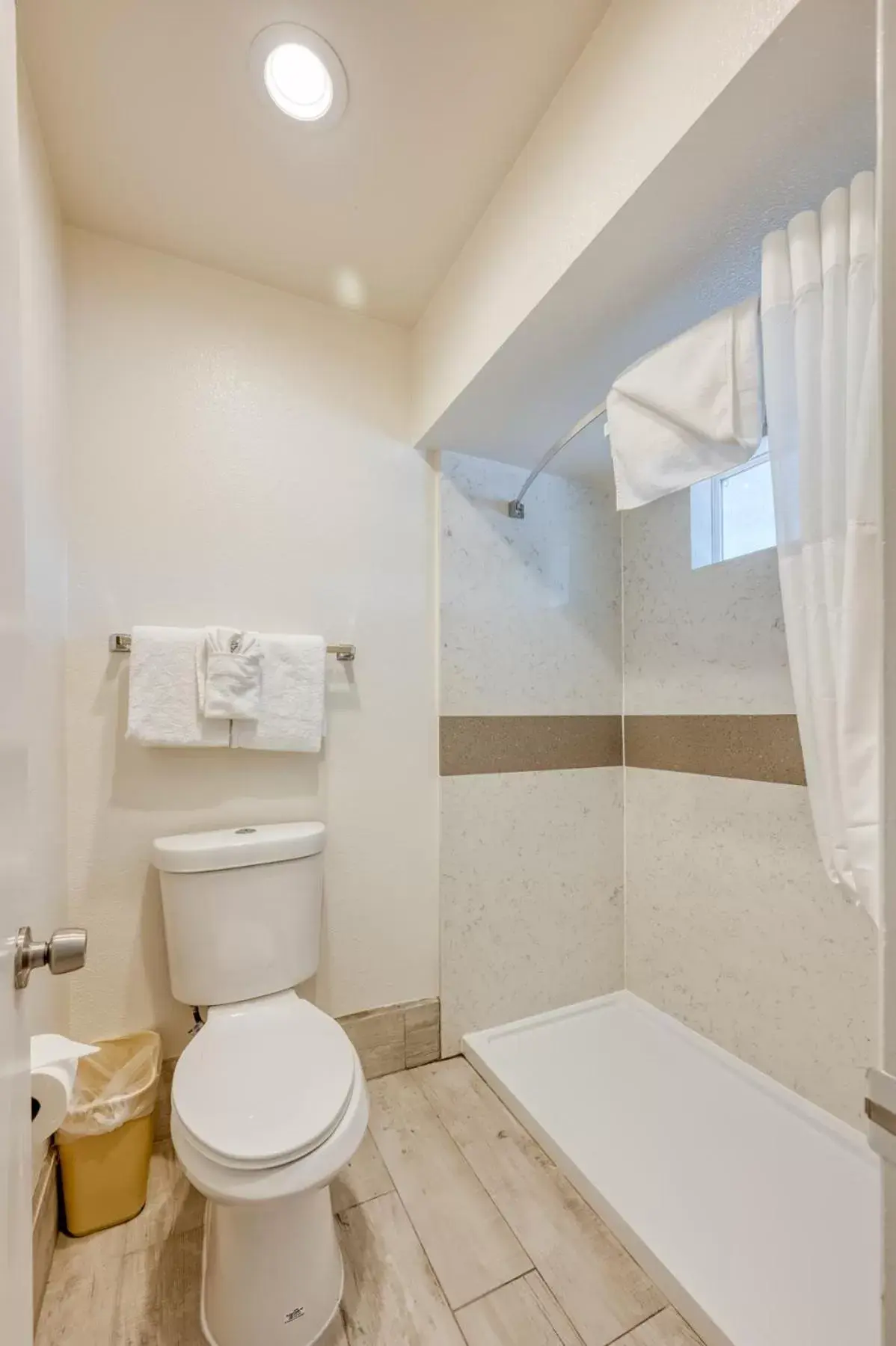 Bathroom in Vagabond Inn San Luis Obispo Bathroom in Vagabond Inn San Luis Obispo