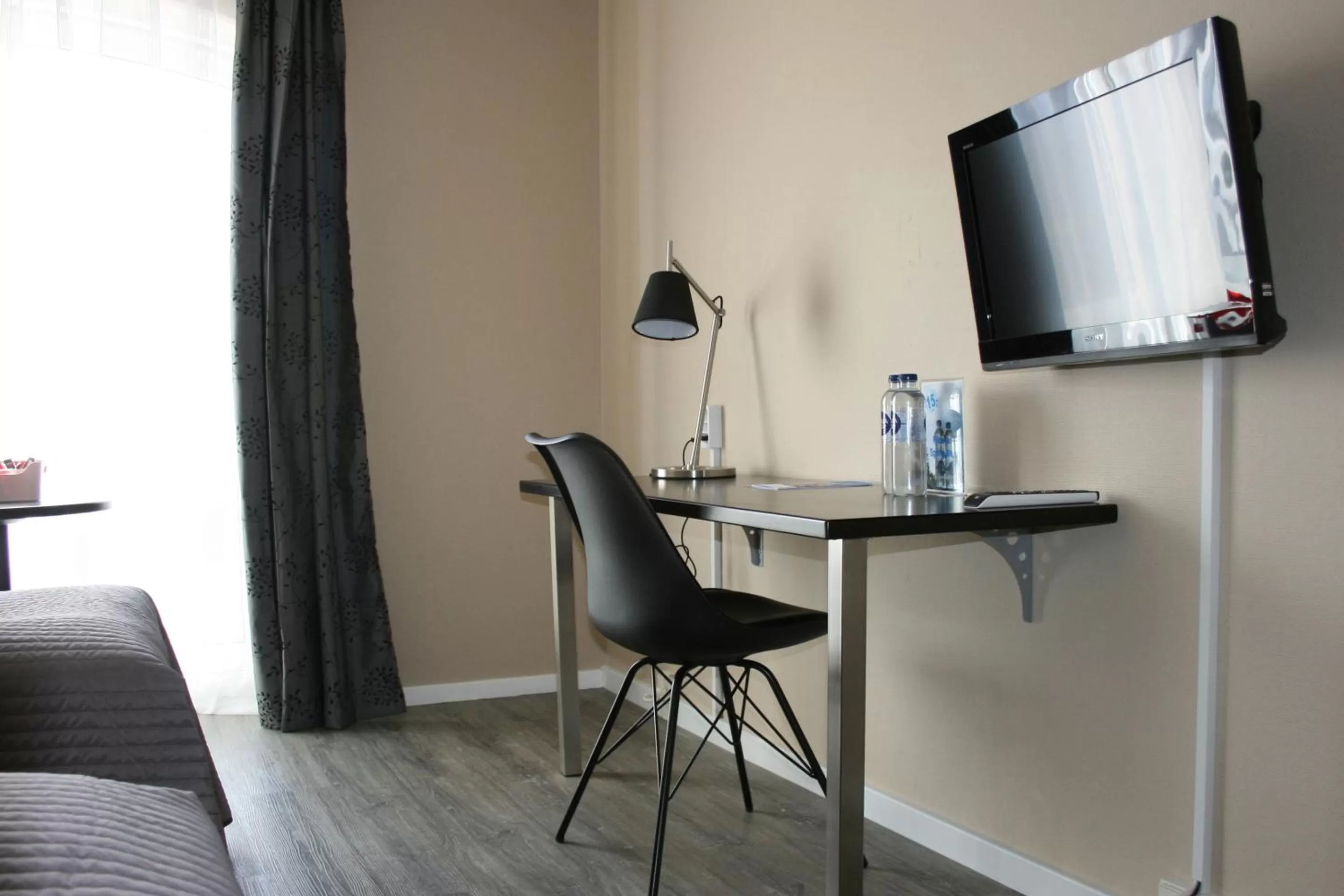 Communal lounge/ TV room in Taastrup Park Hotel