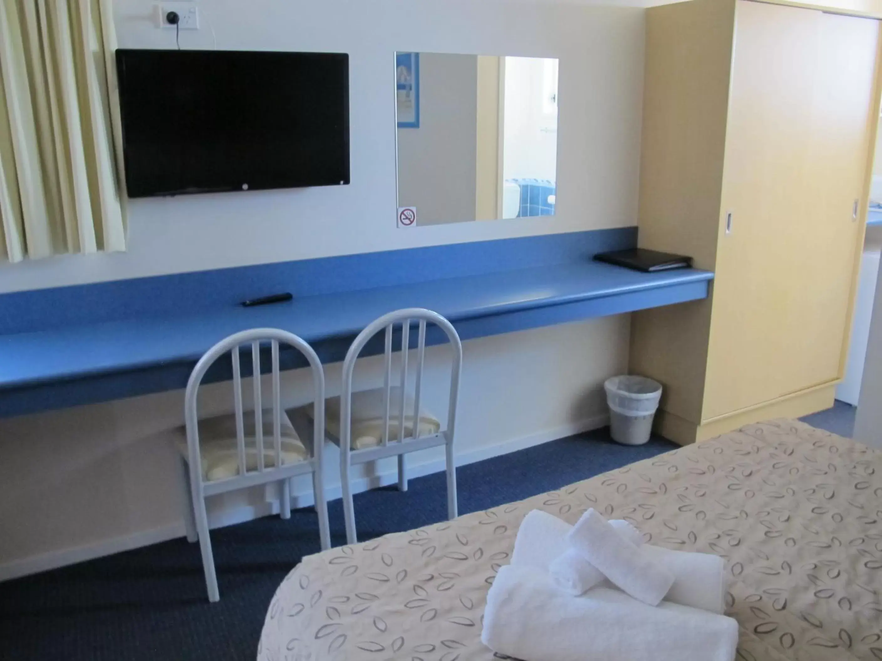 Decorative detail, Bed in Merimbula Gardens Motel Decorative detail, Bed in Merimbula Gardens Motel