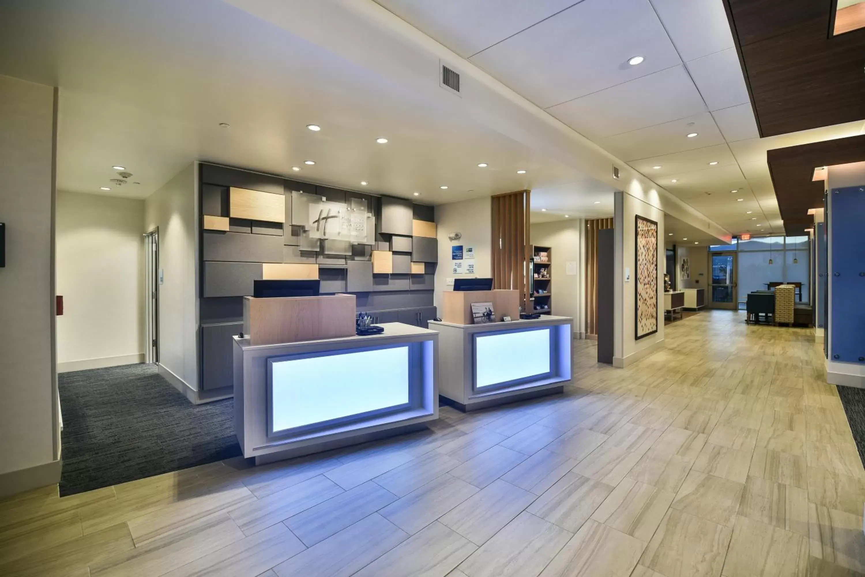 Property building, Lobby/Reception in Holiday Inn Express & Suites Lehi - Thanksgiving Point, an IHG Hotel